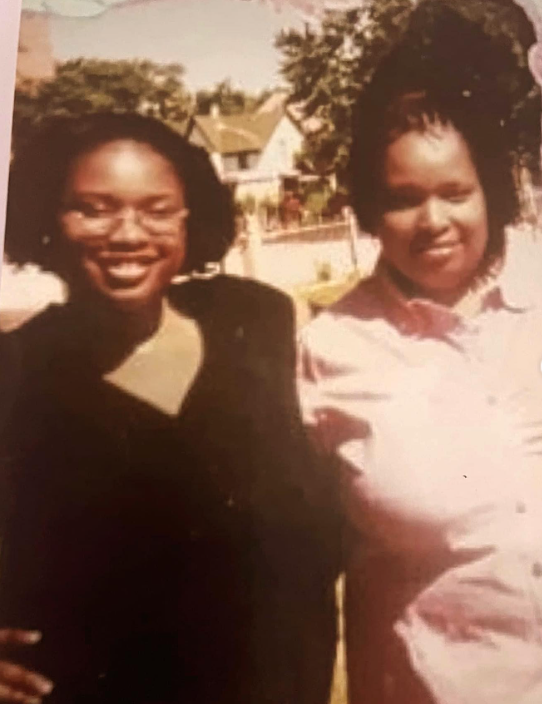 The actress poses with her sister in a throwback photo | Source: Instagram/iamjhud