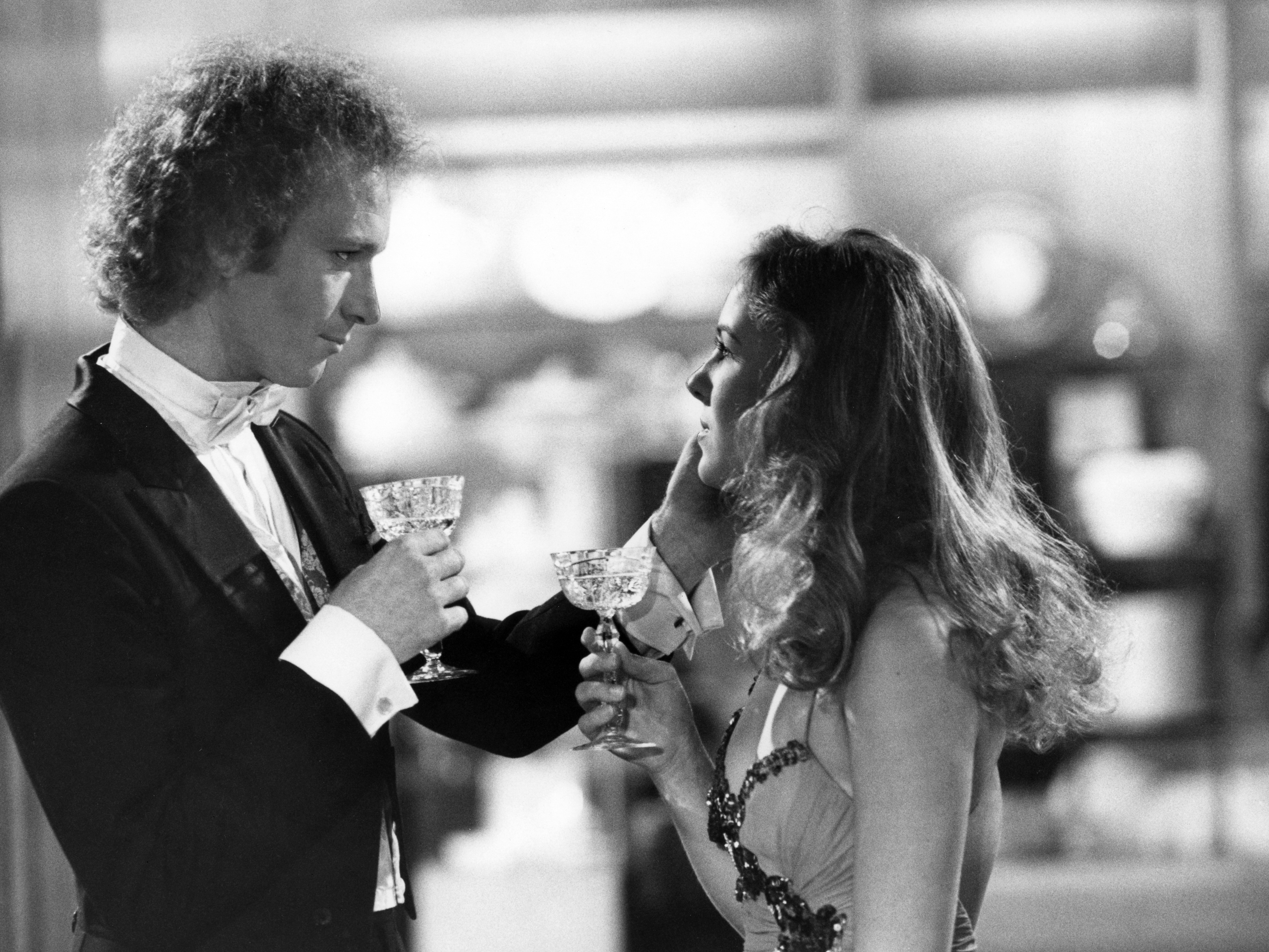 Anthony Geary and Genie Francis during a 'General Hospital' shoot on July 13, 1980 | Source: Getty Images