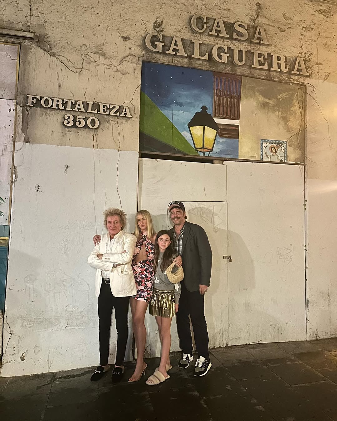 Rod Stewart, Kimberly, Delilah, and Benicio Del Toro visit Puerto Rico, dated February 10, 2015 | Source: Instagram/thekimberlystewart