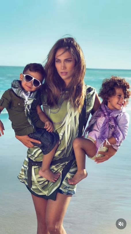 Jennifer Lopez with her twins | Source: Instagram/jlo