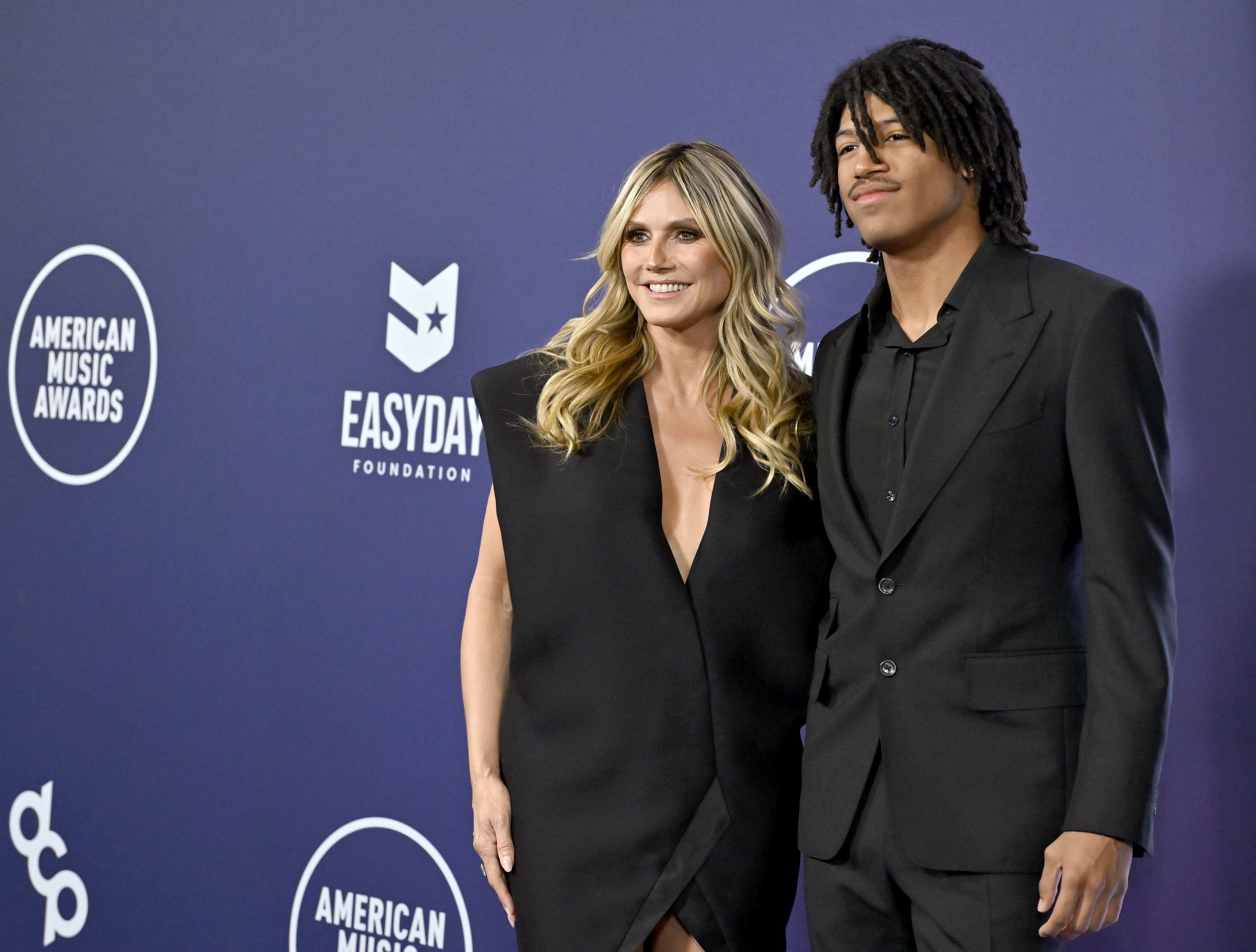 Heidi Klum and Henry Samuel pose at the 51st American Music Awards on May 26, 2025, in Las Vegas, Nevada. | Source: Getty Images
