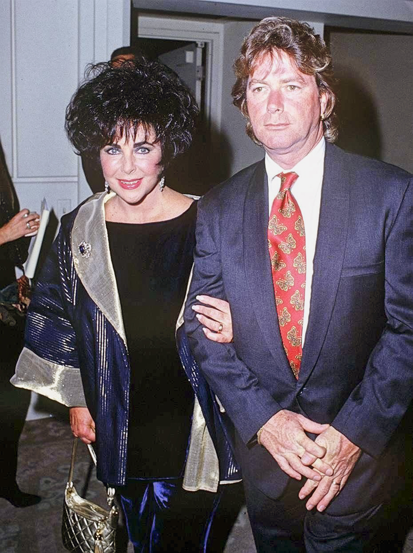Elizabeth Taylor and Larry Fortensky pose circa 1994 in the United States | Source: Getty Images