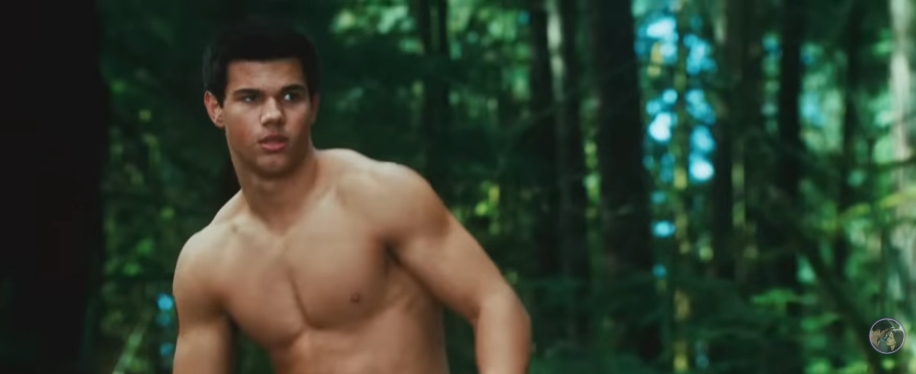 Taylor Lautner displays his muscular physique as Jacob Black in a video dated September 14, 2009. | Source: YouTube/The Twilight Saga
