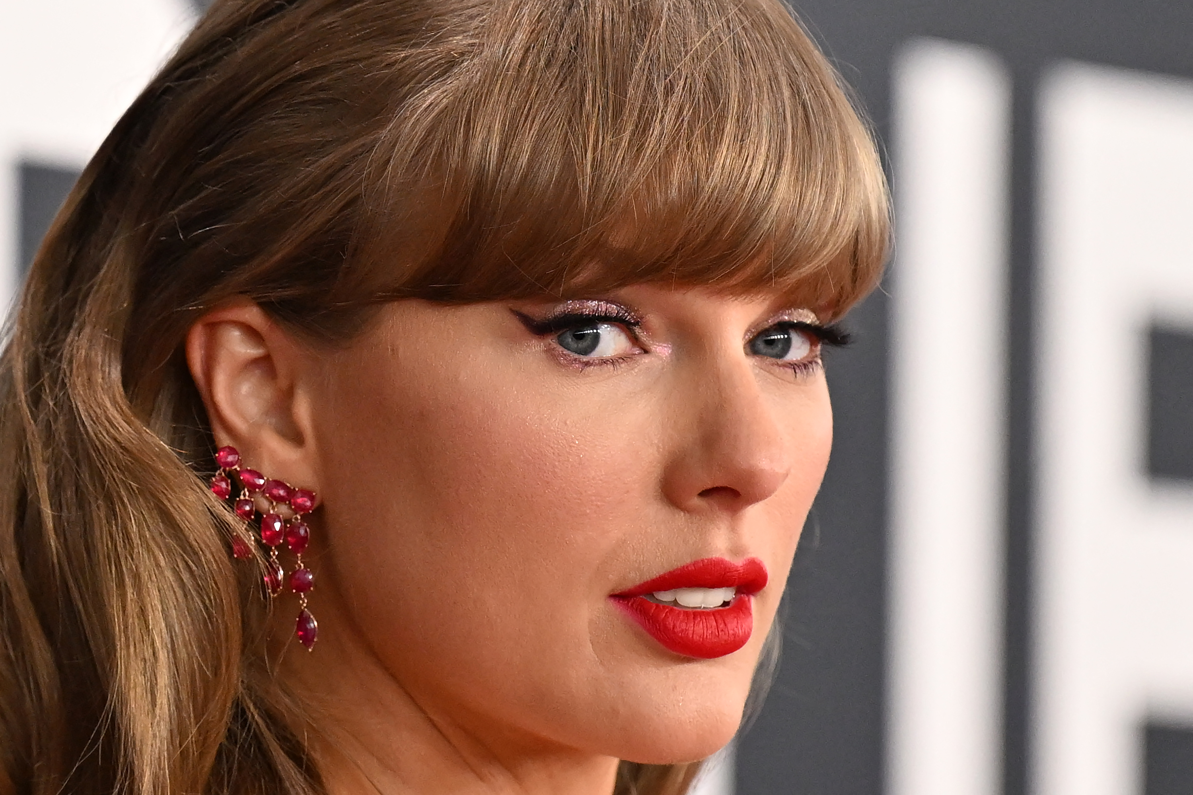 t the 67th Annual Grammy Awards on Feb. 2, 2025, Swift's bangs were already a familiar part of her look, while the rest of her hair remained long. The London photos suggest it was the overall length, rather than her signature fringe, that had changed. | Source: Getty Images