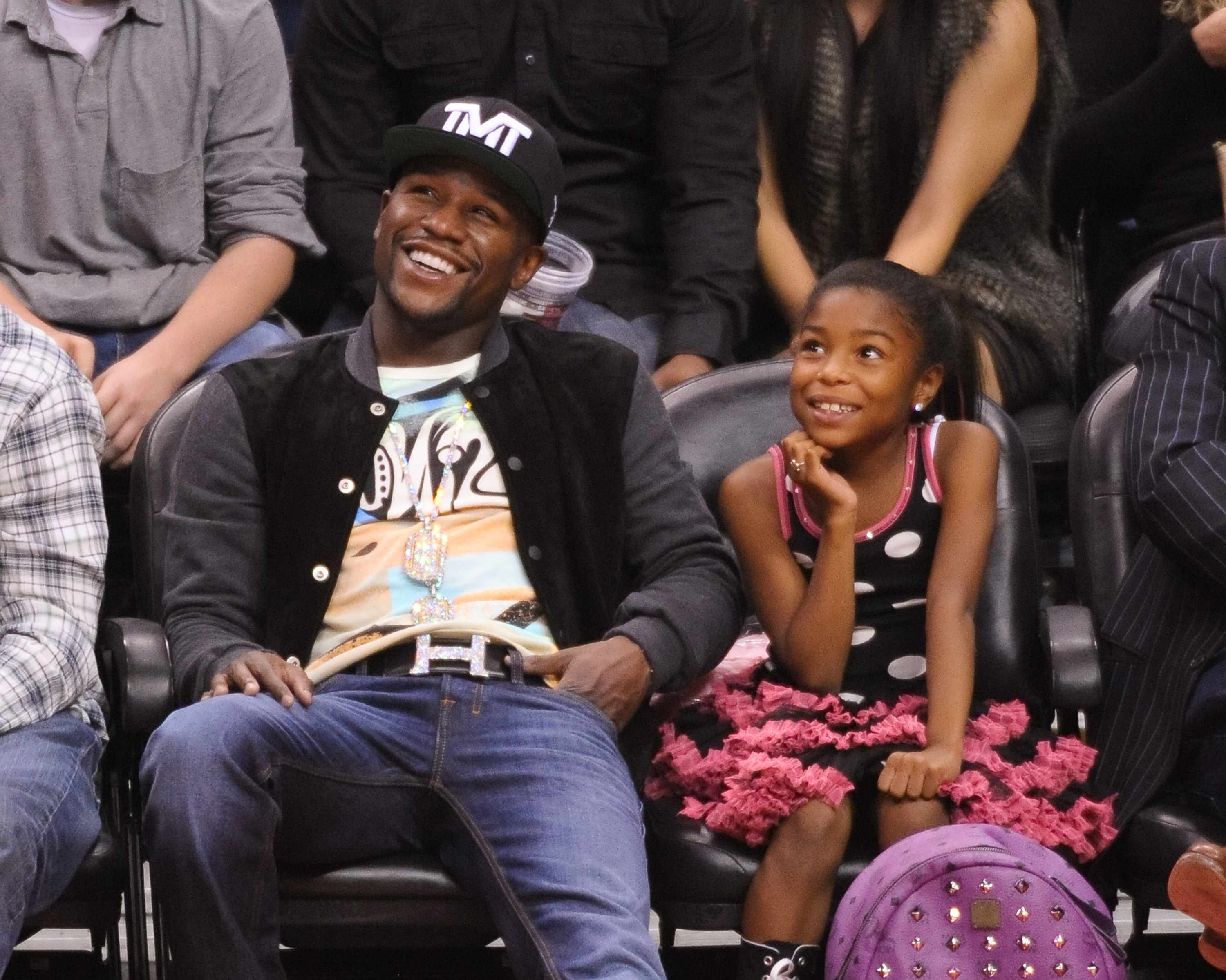 Floyd Mayweather Jr. and his daughter Iyanna Mayweather attend a basketball game between the Miami Heat and the Los Angeles Clippers on November 14, 2012 | Source: Getty Images
