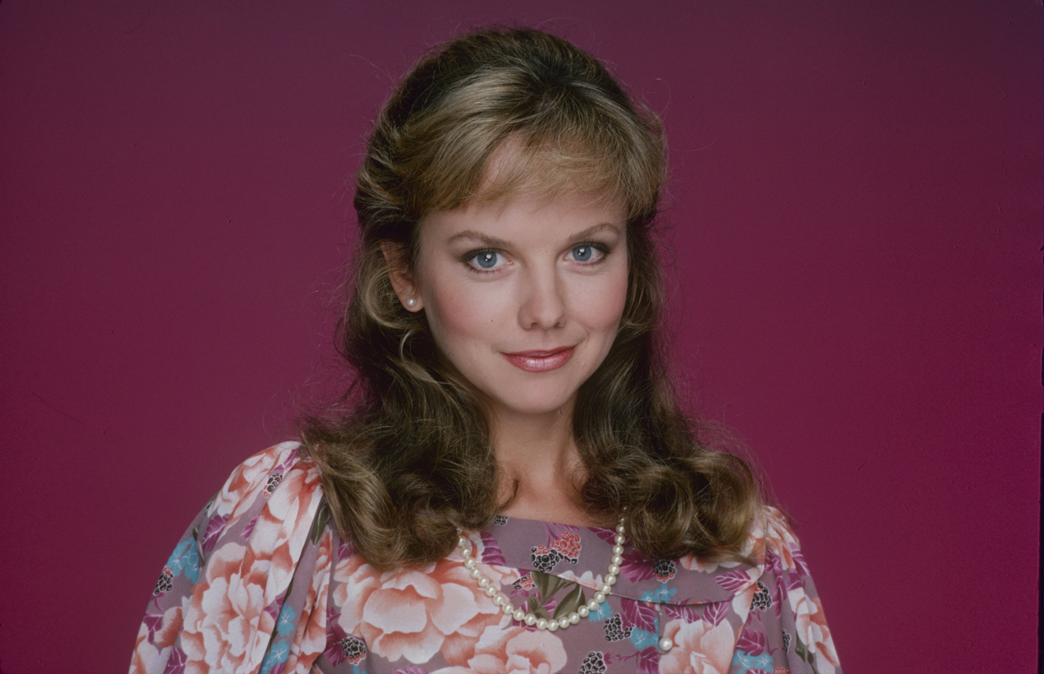 Returning to "Happy Days" on August 1, 1982, in her new role as Fonzie’s steady girlfriend Ashley Pfister, 26-year-old Linda Purl radiated polished, demure elegance. A delicate string of pearls and a pastel floral dress complemented her softly curled shoulder-length hair and feathered bangs, which framed wide, expressive blue eyes and a subtle, knowing smile. | Source: Getty Images