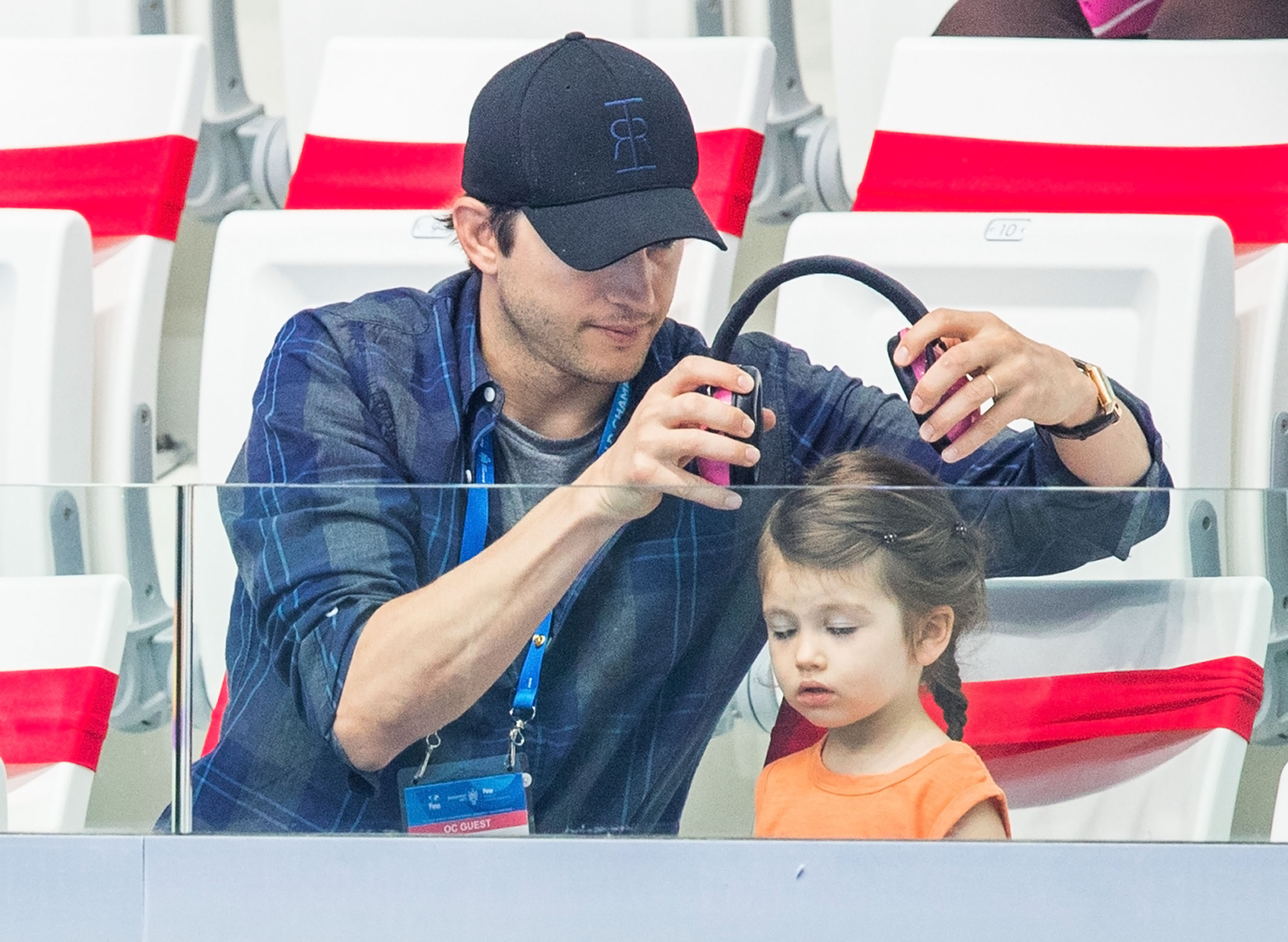 Ashton Kutcher and his daughter Wyatt during the diving competition of the 2017 FINA World Championships on July 17, 2017, in Budapest, Hungary. | Source: Getty Images