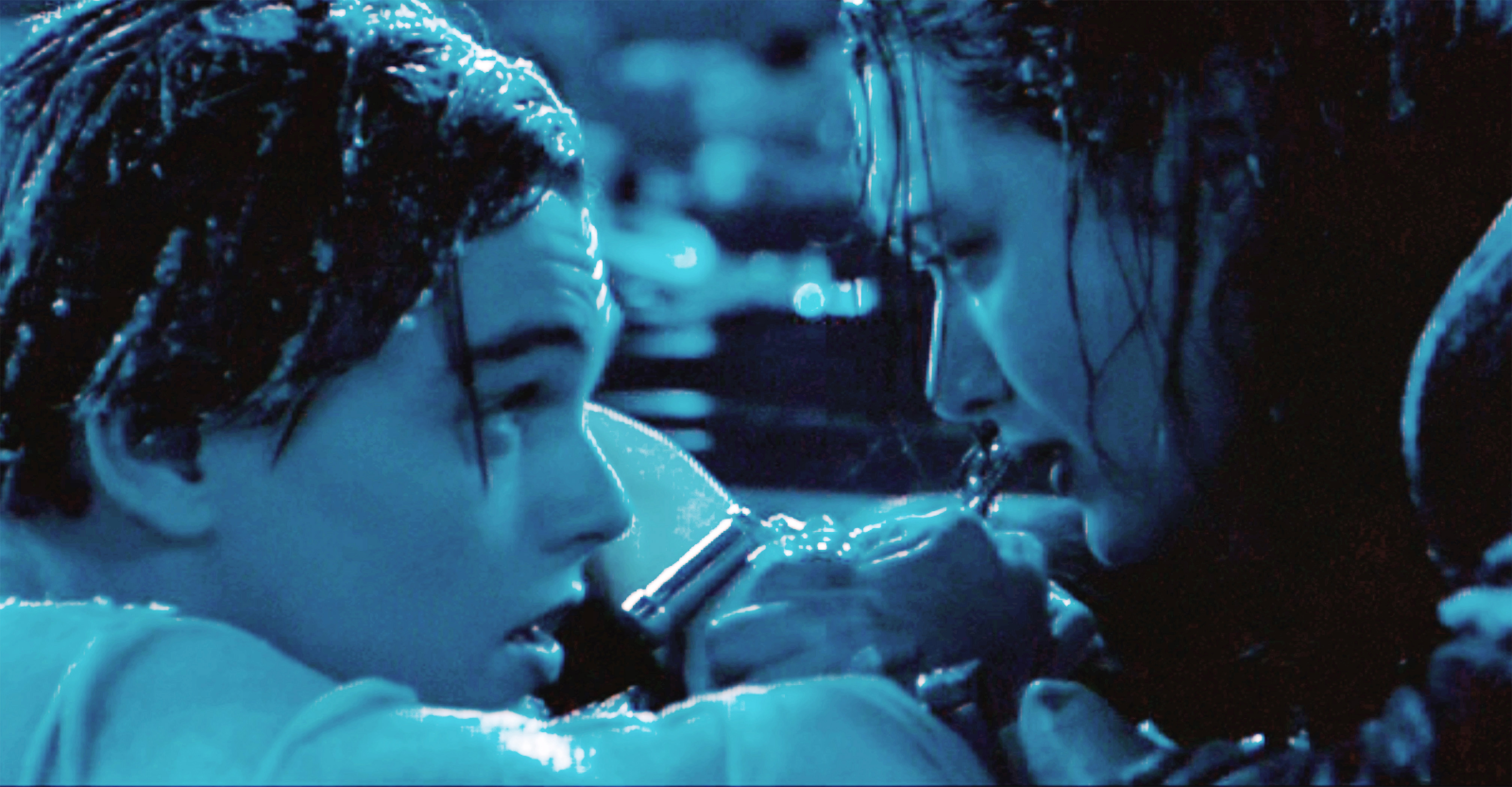 Jack and Rose during the heartbreaking scene where Jack is about to pass away. | Source: Getty Images