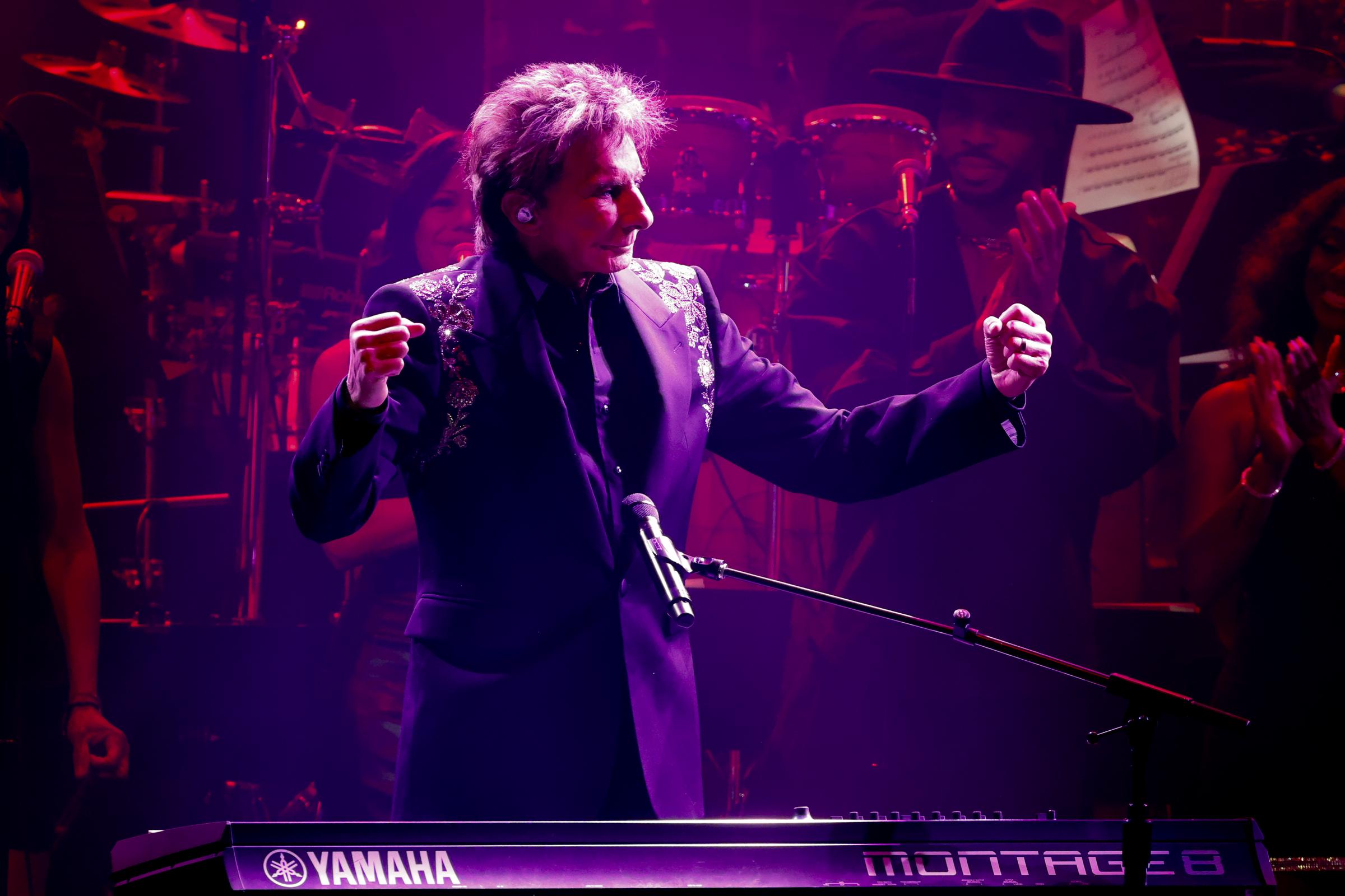 Barry Manilow performs onstage at the Pre-Grammy Gala and Grammy Salute to Industry Icons in Beverly Hills on February 1, 2025 | Source: Getty Images