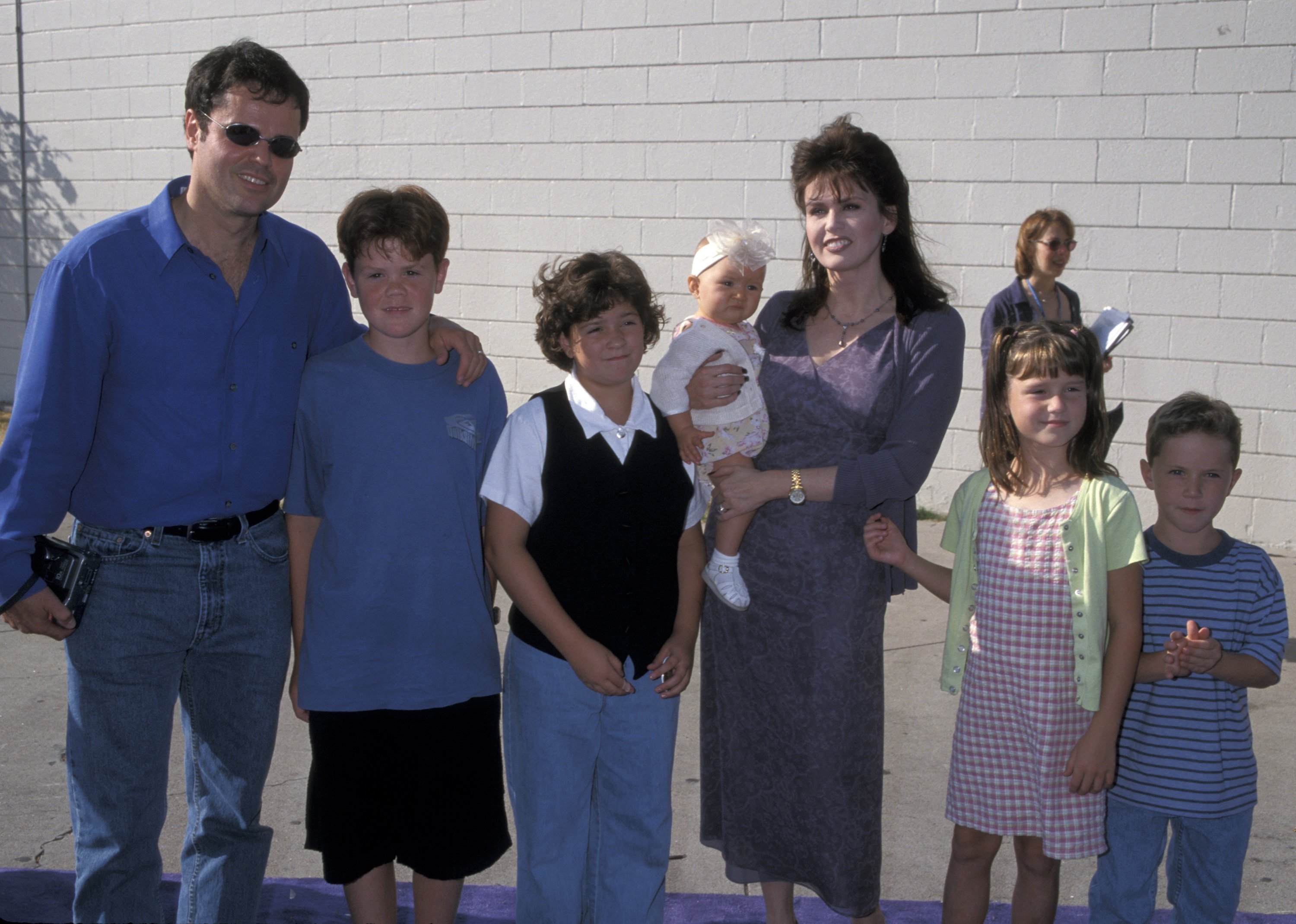 Donny Osmond, Marie Osmond, and children at the Opening Night Benefit for Ringling Bros Circus for Make a Wish Foundation on July 2, 1998 at the Sports Arena in Los Angeles, California | Source: Getty Images