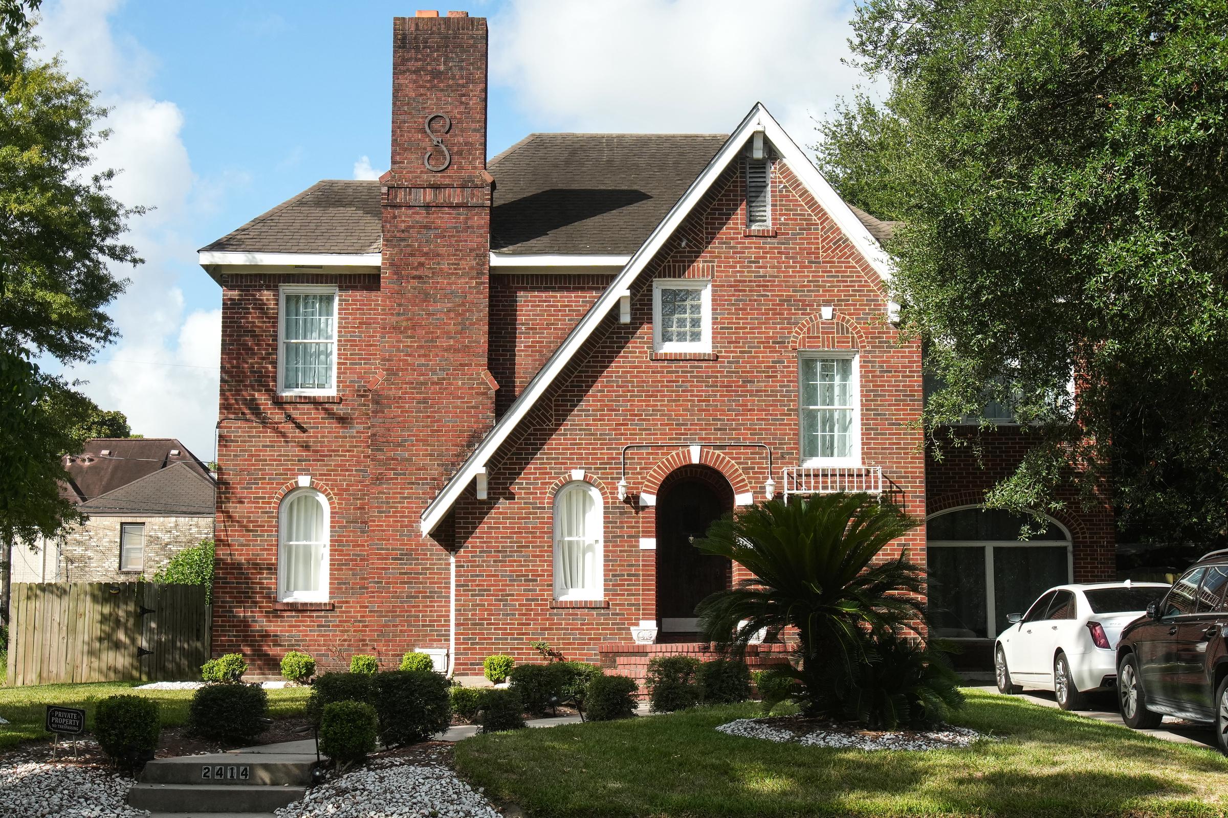 This brick house in Houston was one of the homes where Beyoncé lived during her early childhood after her family moved there in 1982. Long before she became a global superstar, she spent some of her earliest years here before the family relocated when she was around 5 years old. | Source: Getty Images