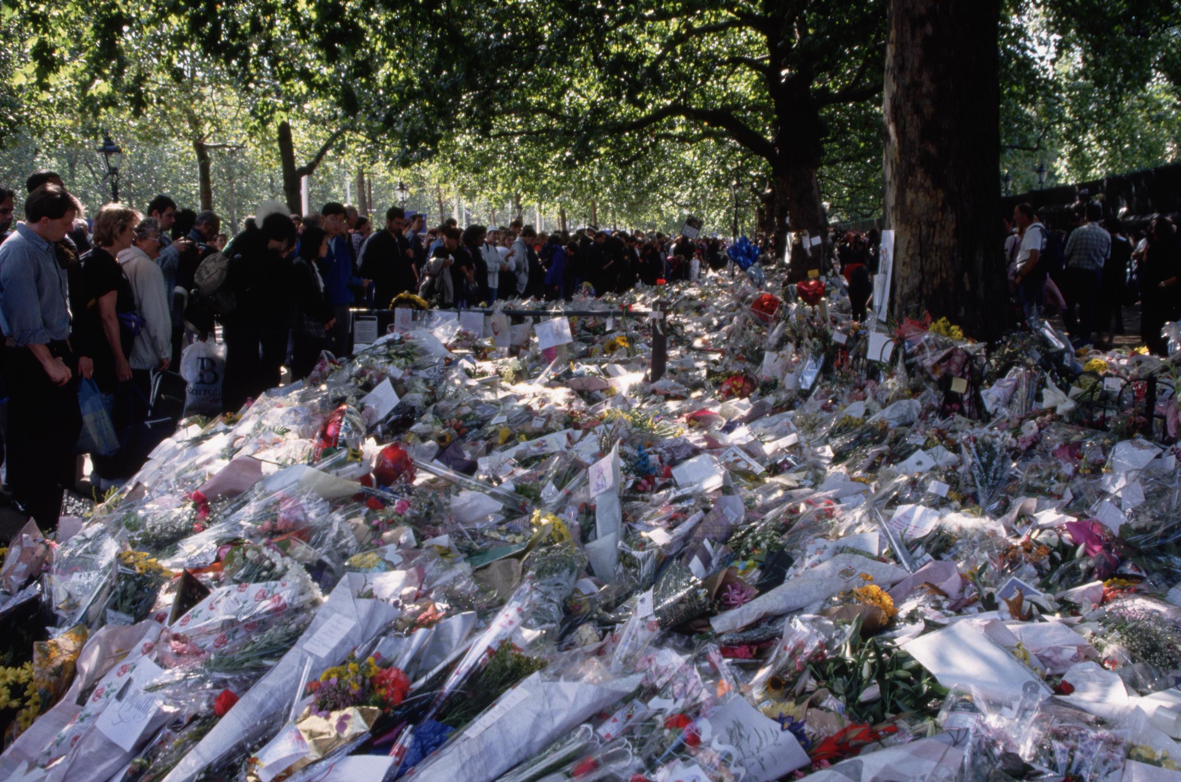 The scale of mourning after Diana’s death showed how deeply her story had reached beyond the royal family. | Source: Getty Imeges