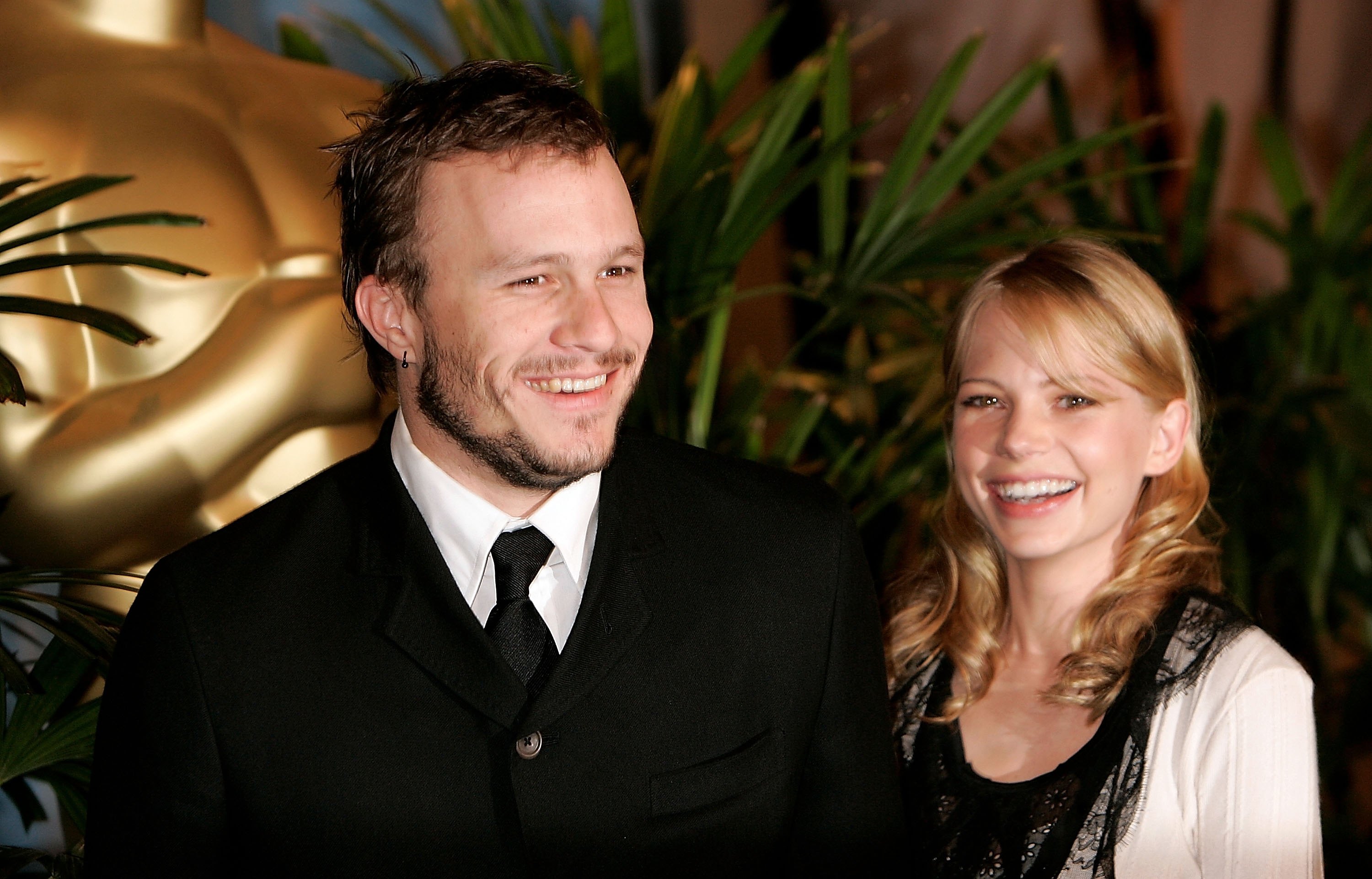 Heath Ledger and Michelle Williams arrive at the Oscar Nominees Luncheon on February 13, 2006, in Beverly Hills, California | Source: Getty Images