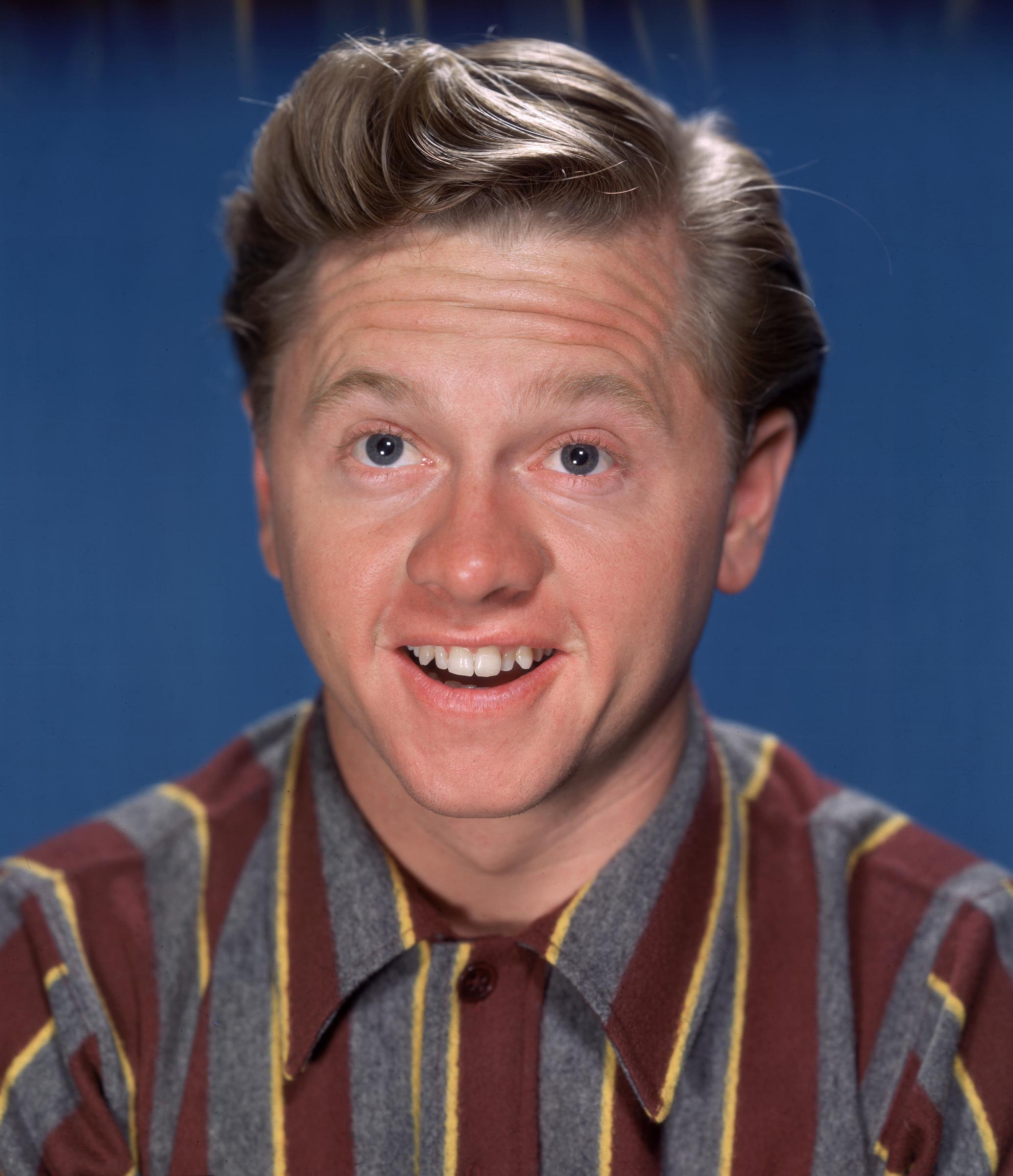 Mickey Rooney poses for a promotional portrait, circa 1955. | Source: Getty Images