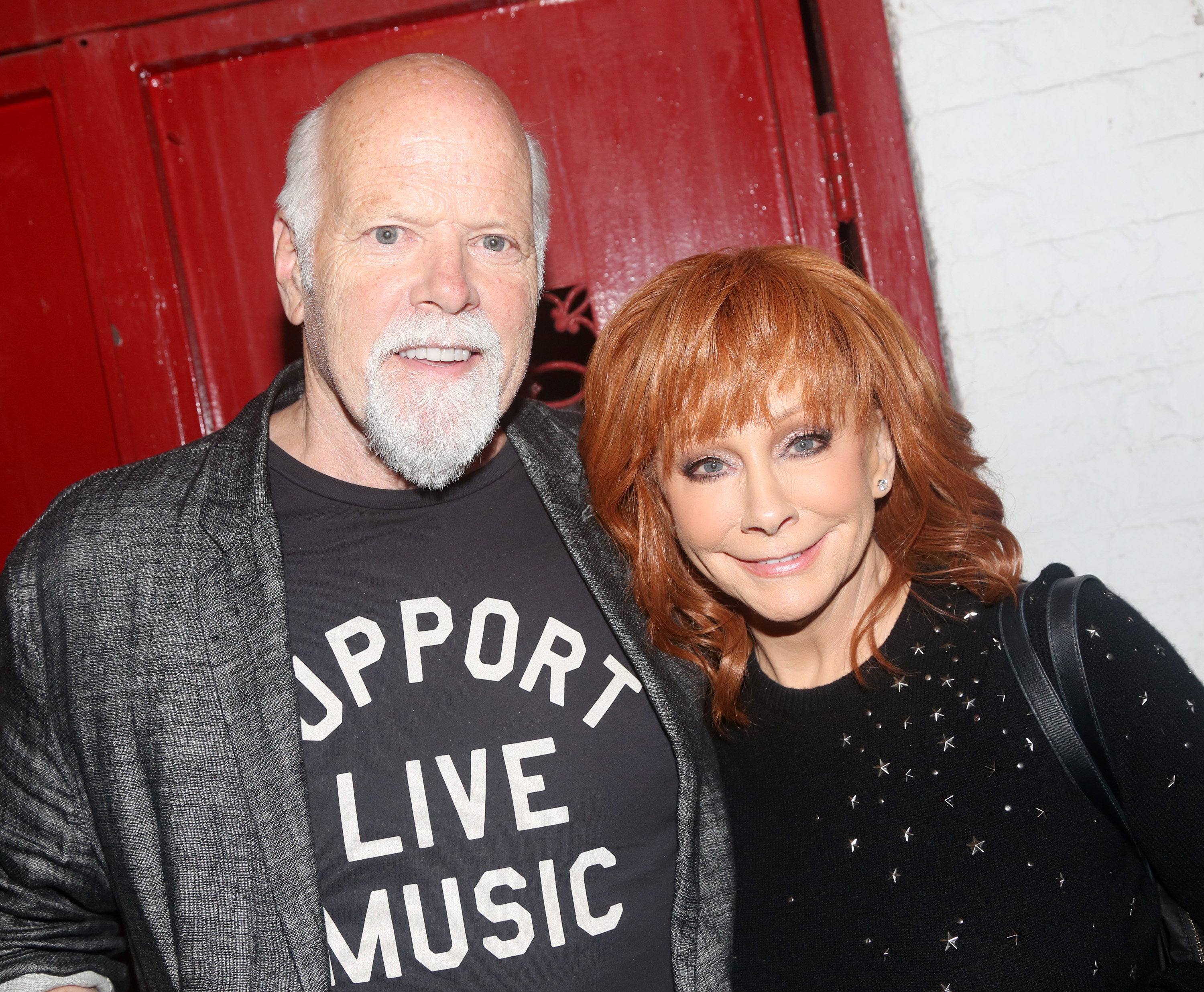 Linn and Reba McEntire pose backstage at the new play "The Shark is Broken" on Broadway at The Golden Theater on October 12, 2023, in New York City | Source: Getty Images