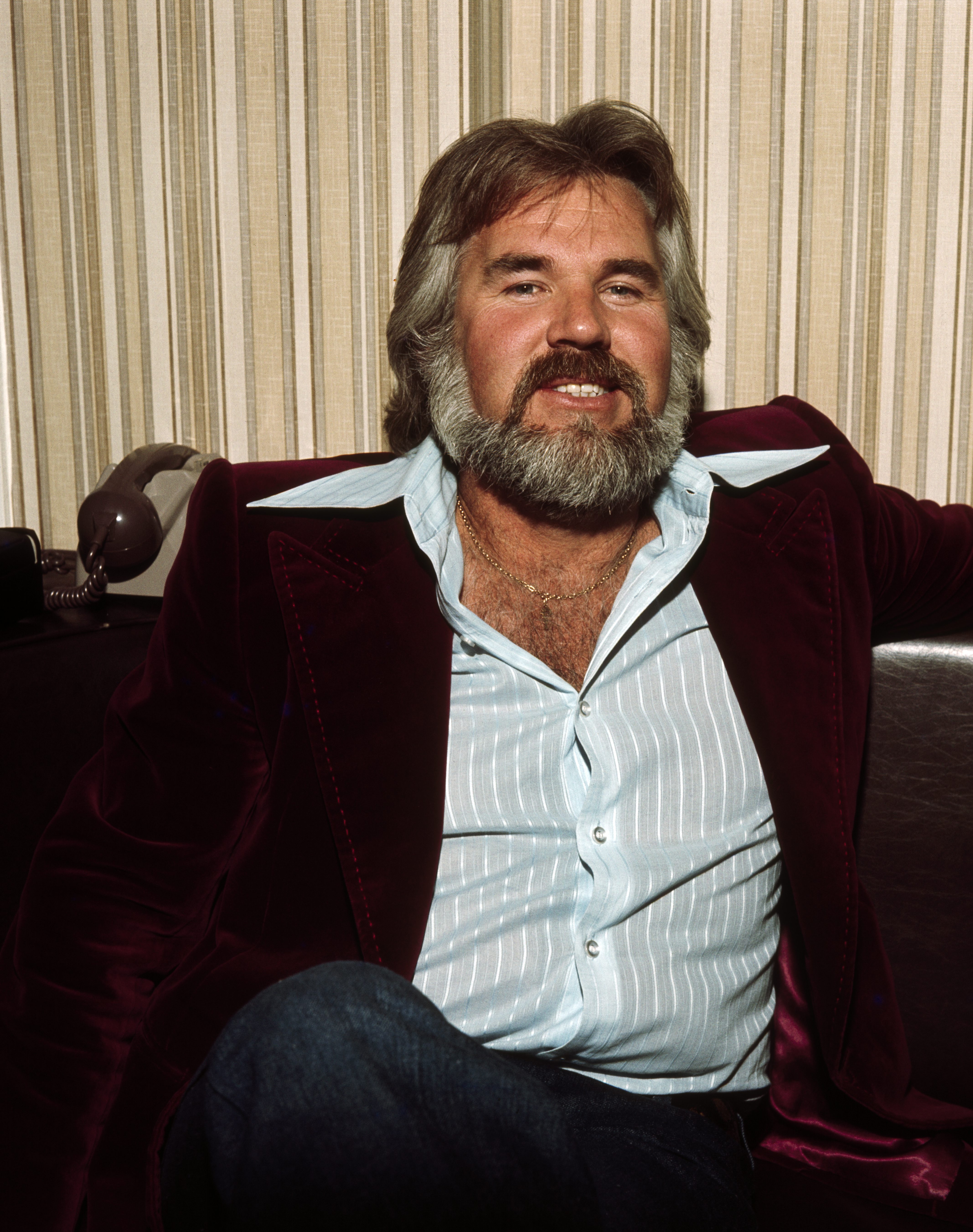 Kenny Rogers photographed in London, England, 1977. | Source: Getty Images