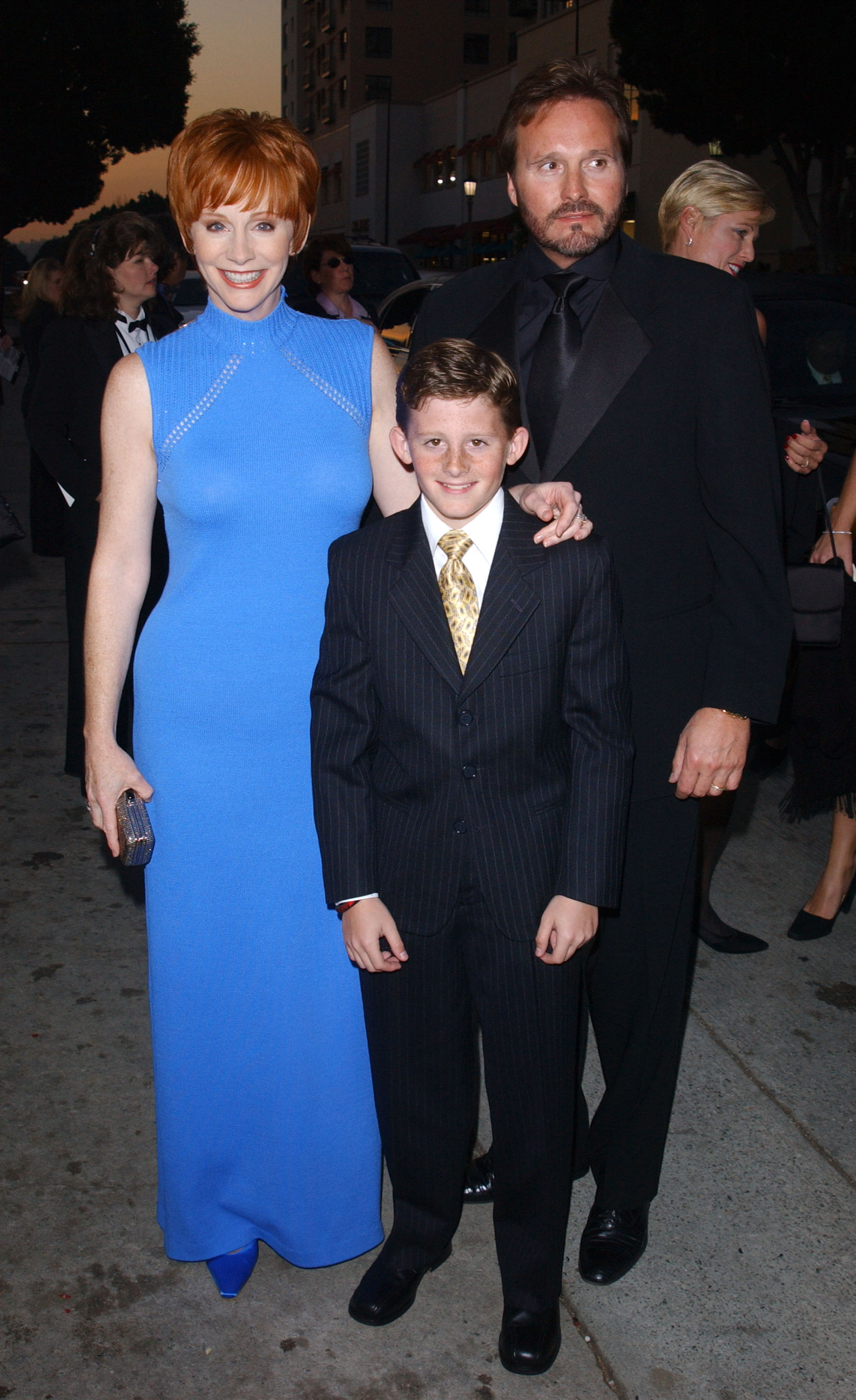 Reba McEntyre and Norvel Blackstock with their son at the 28th Annual Peoples Choice Awards on January 13, 2002, in Pasadena, California. | Source: Getty Images