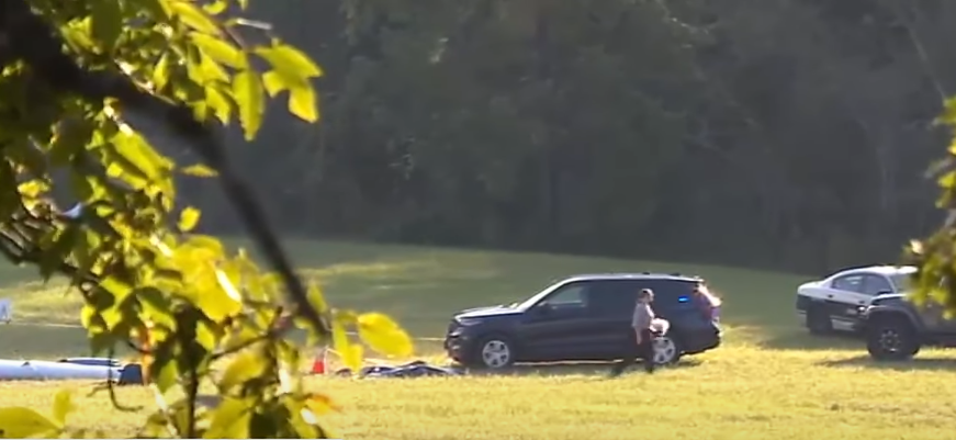 Local police officers at the sight of the plane crash, from a report posted on October 16, 2025 | Source: Youtube/FOX Carolina News