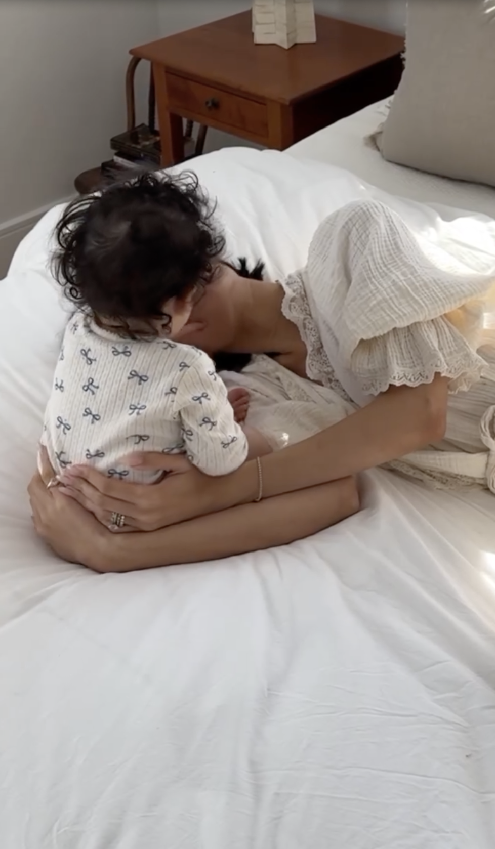 Nara Smith plays with Whimsy Lou, dated February 3, 2025 | Source: Instagram/naraaziza