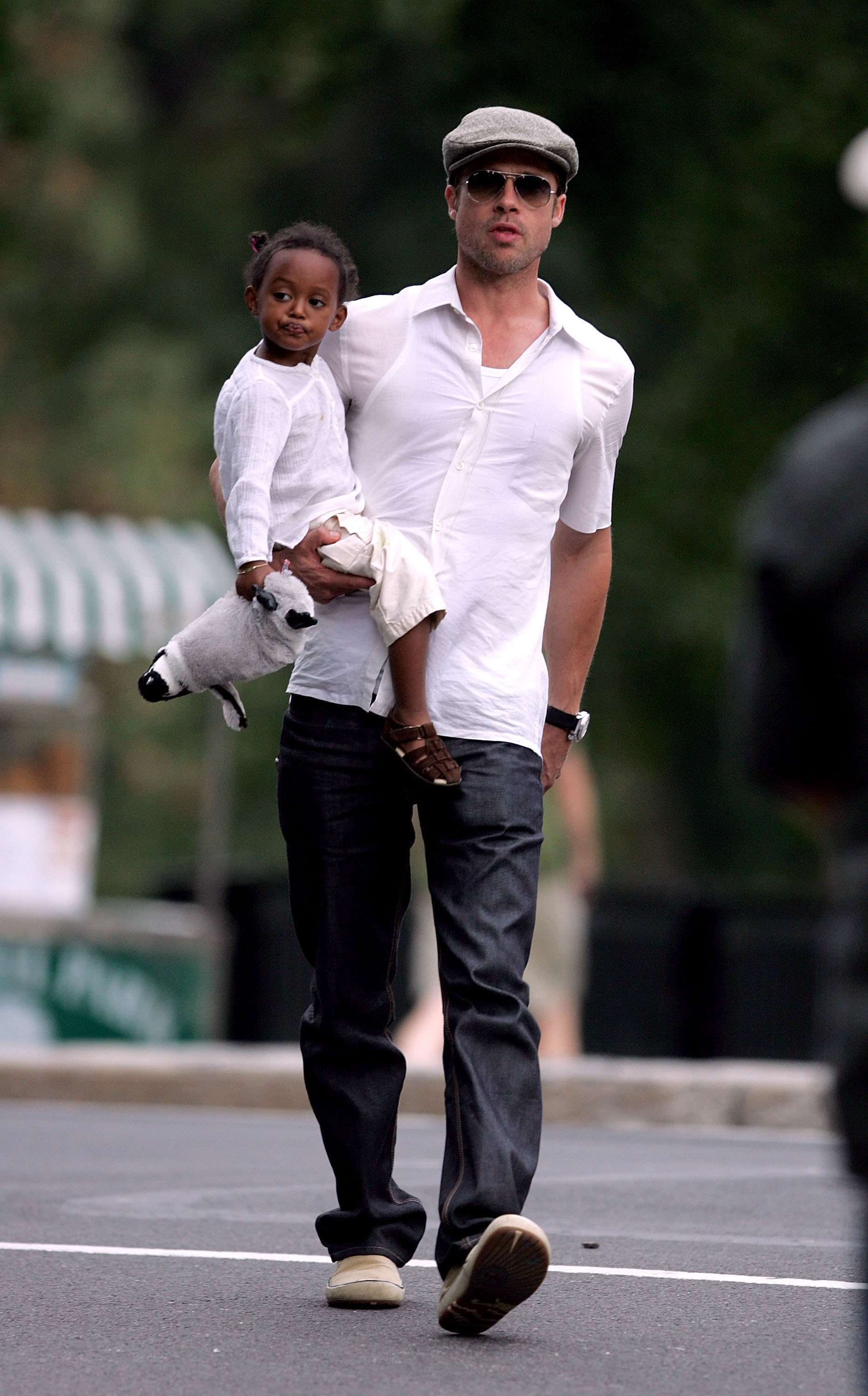 Brad Pitt and Zahara Jolie-Pitt visit Central Park in New York City on August 28, 2007 | Source: Getty Images