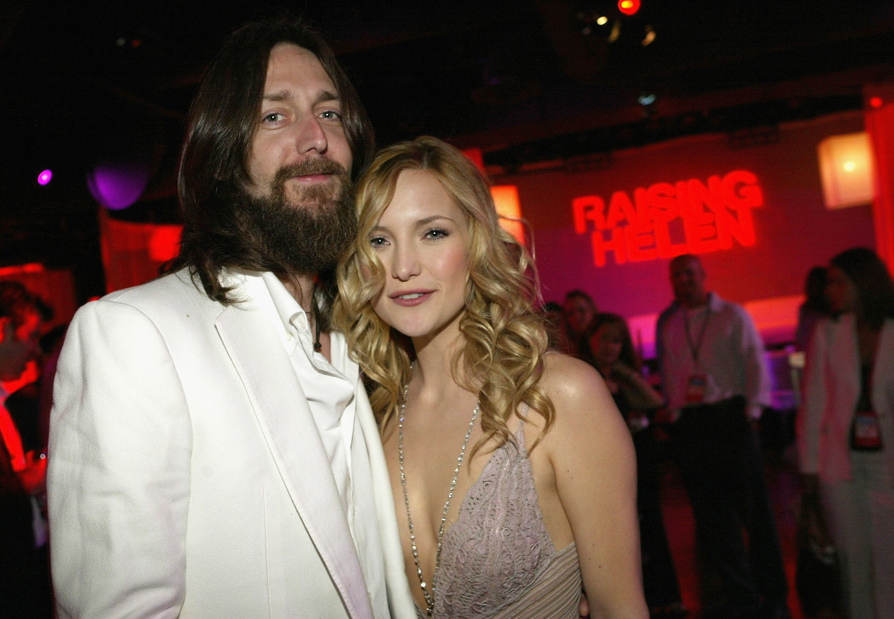 Kate Hudson and Chris Robinson attend the film premiere after party for "Raising Helen" on May 26, 2004, in Hollywood, California. | Source: Getty Images