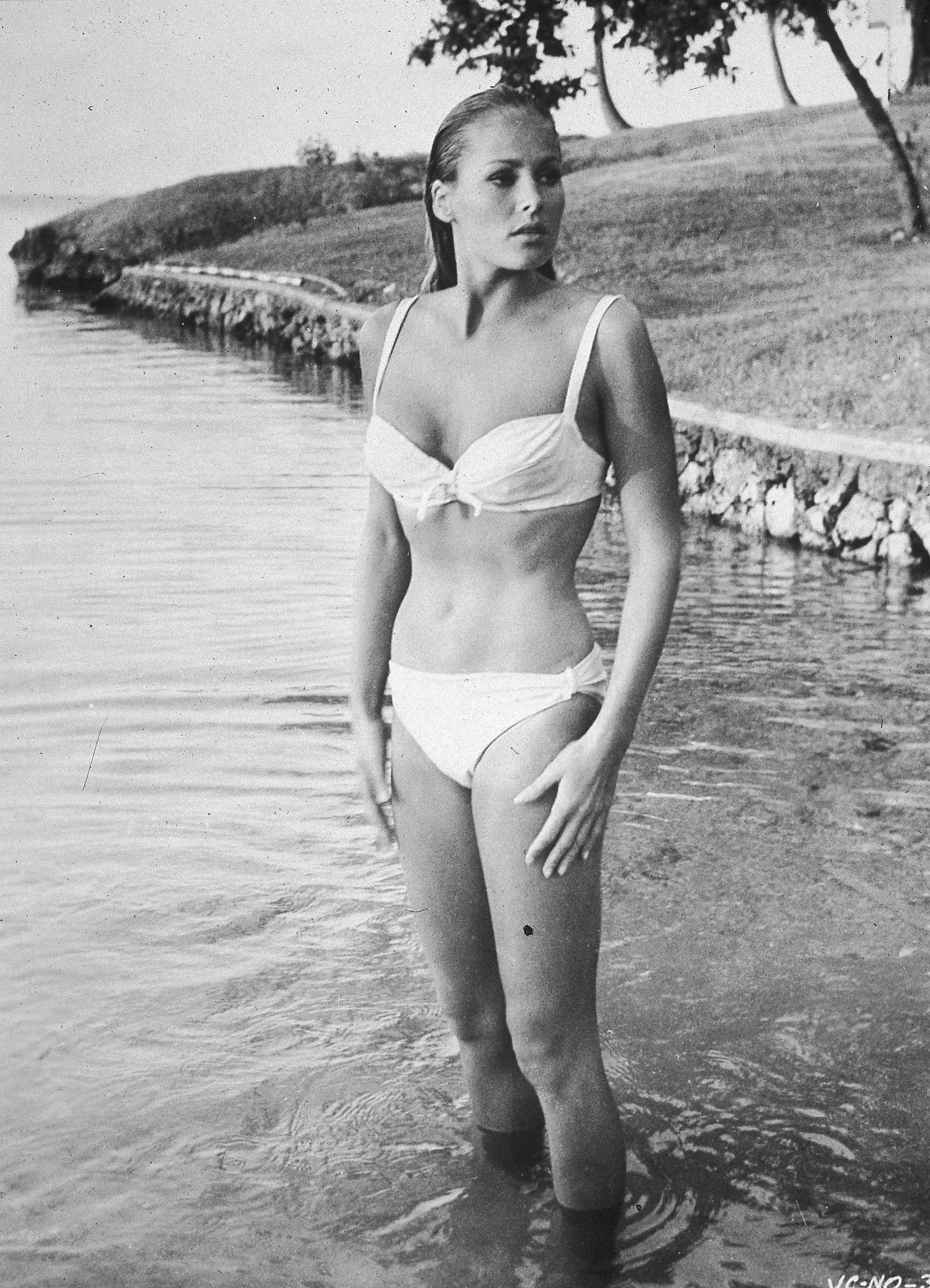 The actress on the set of "Dr. No," 1962 | Source: Getty Images