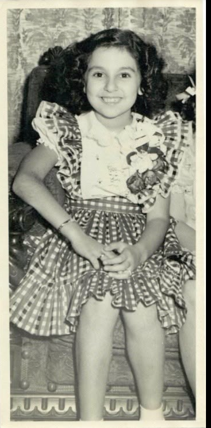 Marlo Thomas poses for a childhood birthday portrait at her ninth birthday celebration. The actress later shared the photo while recalling how her mother made birthdays special for the family. | Source: Facebook/Marlo Thomas