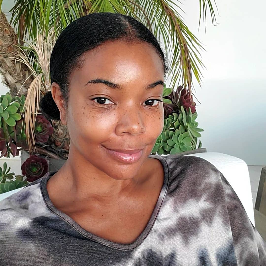 Gabrielle Union's makeup-free selfie, posted on December 7, 2020. | Source: Instagram/gabunion