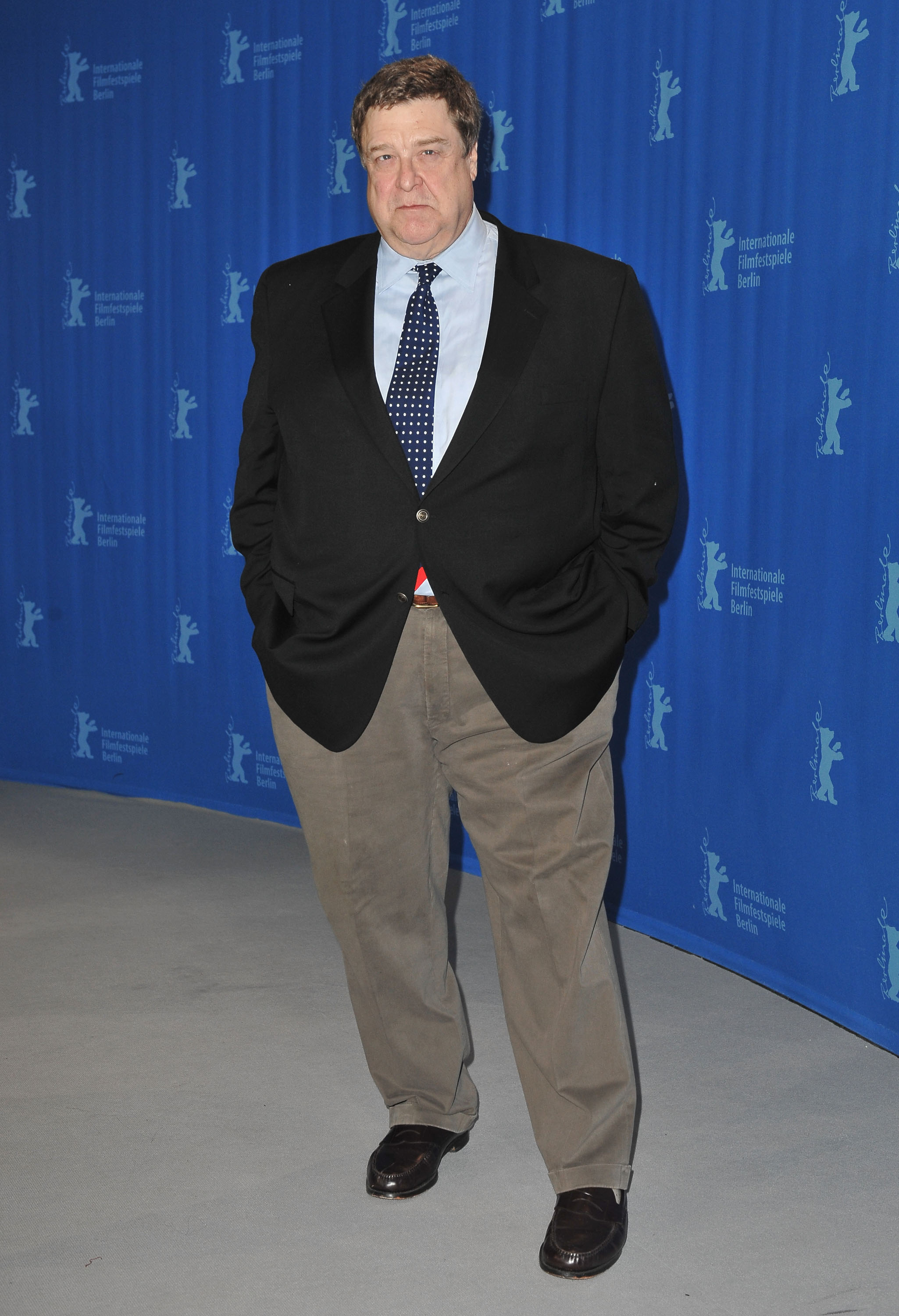 In February 2009, John Goodman attended a photocall for In the Electric Mist at the Berlin International Film Festival, roughly two years after he sought treatment for alcohol addiction.