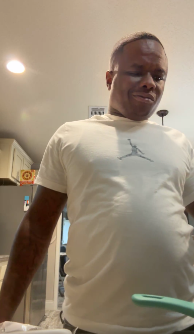 Shamarcus Carr cooking and talking to the camera on his livestream from June 14, 2025 | Source: Facebook/Thè Frenchman