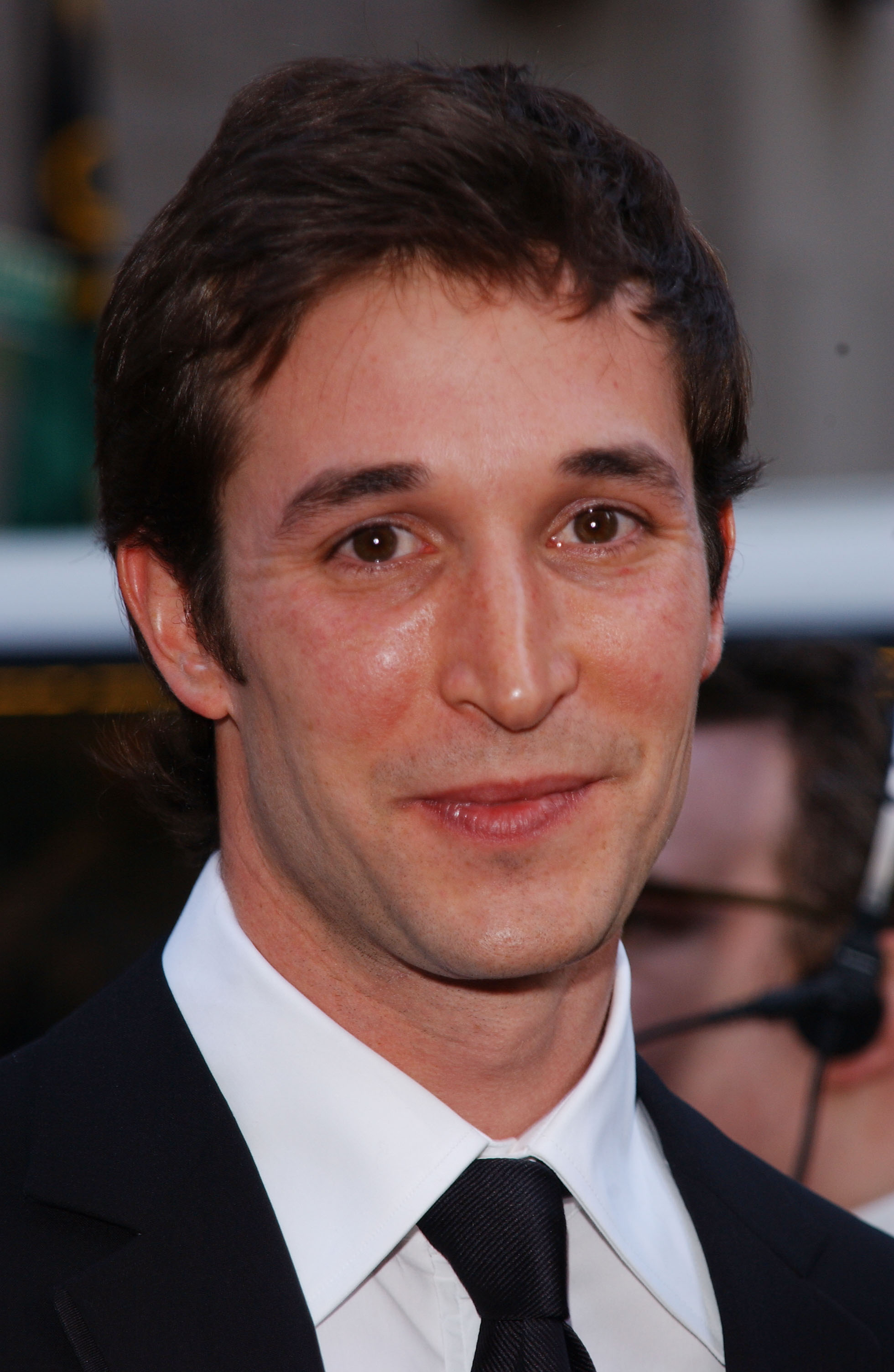 Noah Wyle attends a red-carpet event in his younger years, wearing a classic black suit, white shirt, and tie. | Source: Getty Images