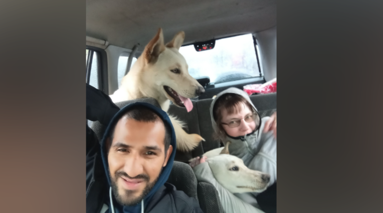 Daveigh Chase and Roy Hernandez sit with two dogs inside a vehicle in an undated photo, before relatives described the hardships they allegedly faced while living in Los Angeles. | Source: GoFundMe