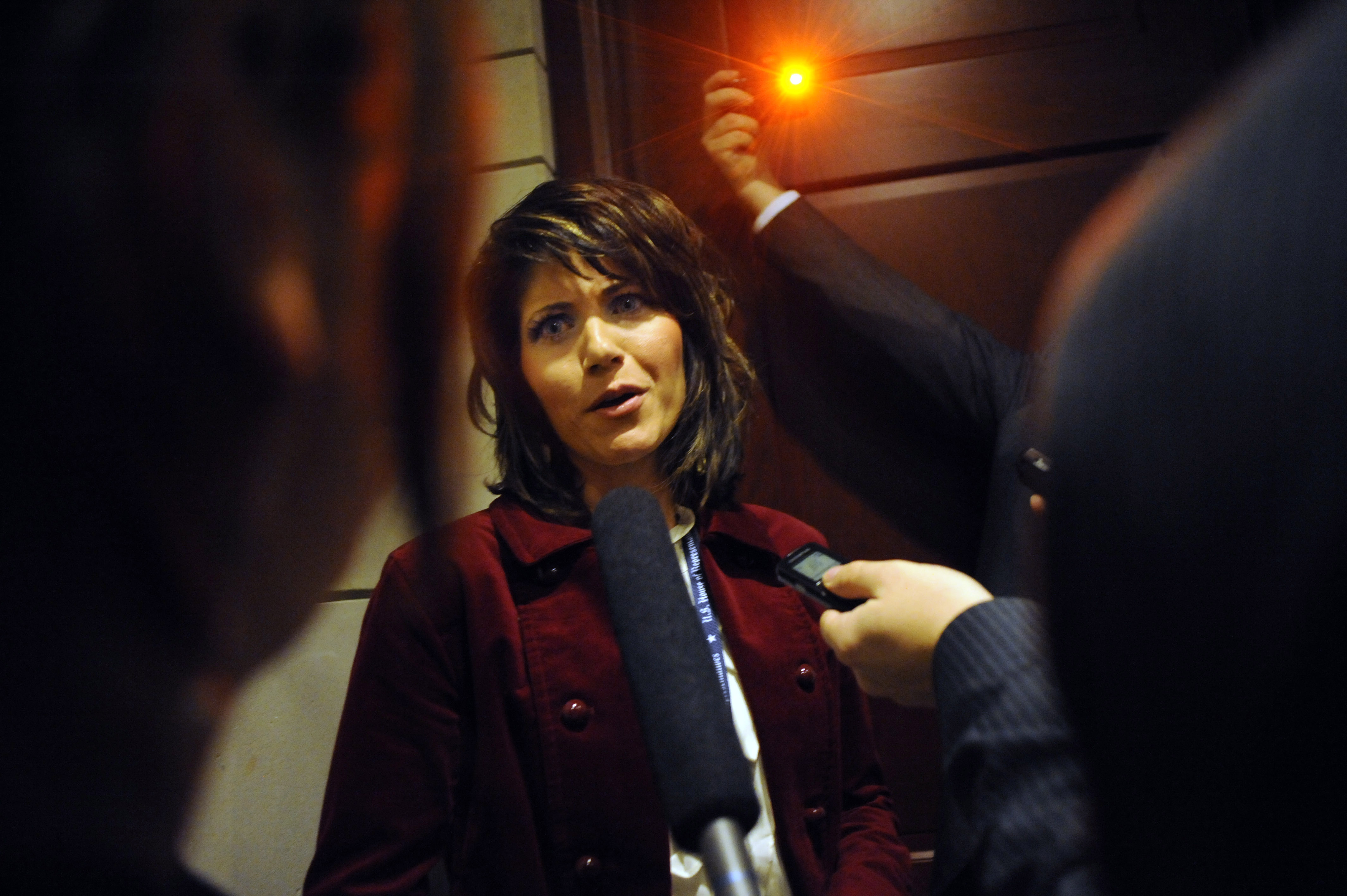 Kristi Noem speaks to fellow freshman during the first morning of the Freshman Orientation on Capitol Hill on November 15, 2010, in Washington, D.C. | Source: Getty Images
