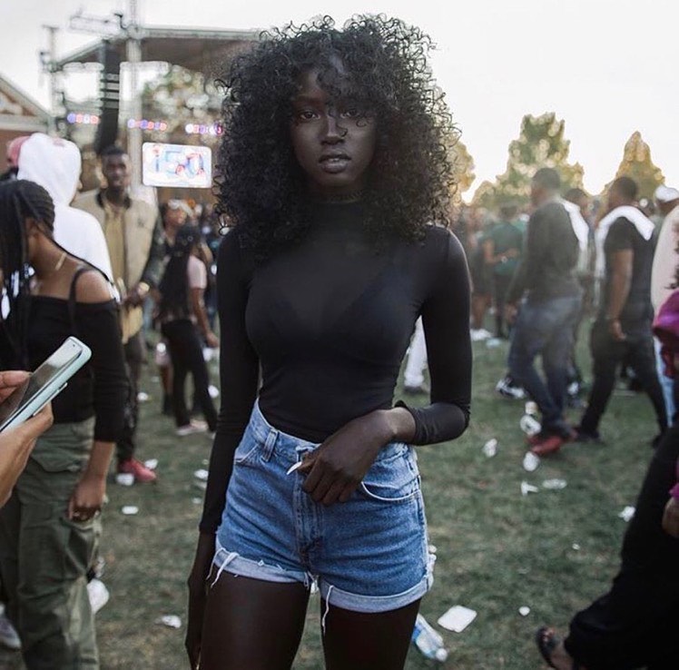 The viral photo of Anok Yai taken during Howard University's Homecoming in October 2017, shared by photographer Steve Hall | Source: hInstagram/thesunk