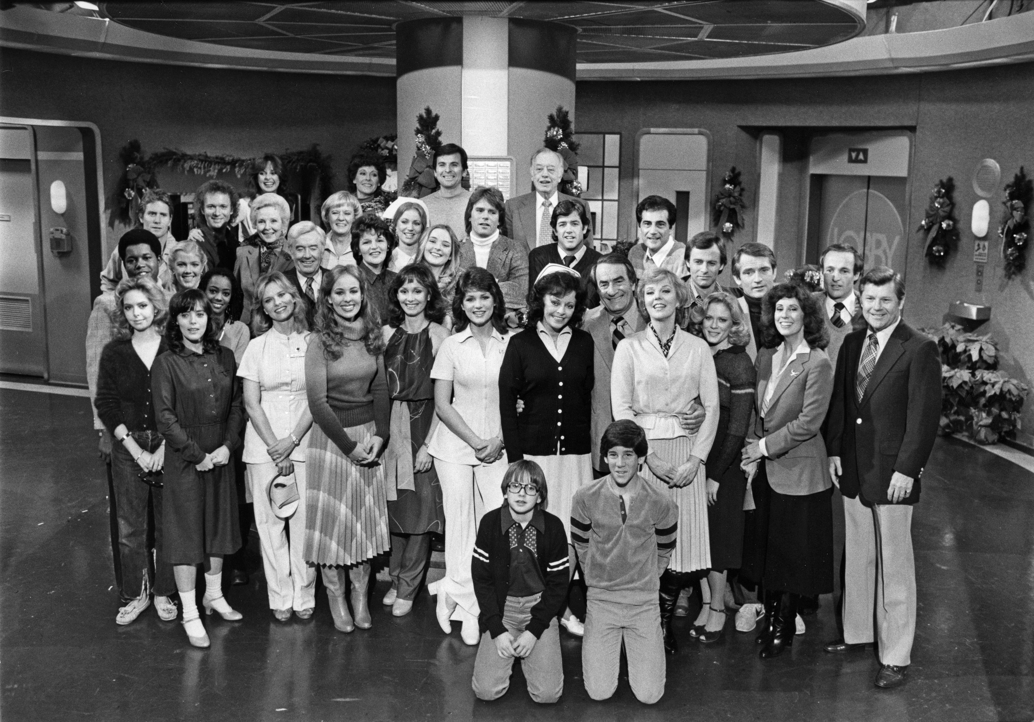 Anthony Geary and the full cast of 'General Hospital' during a promotional photo shoot in Los Angeles, California, 1980 | Source: Getty Images