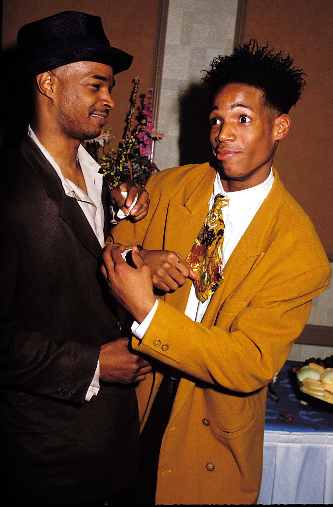 Damon Wayans and Marlon Wayans during a photo session in 1992 | Source: Getty Images