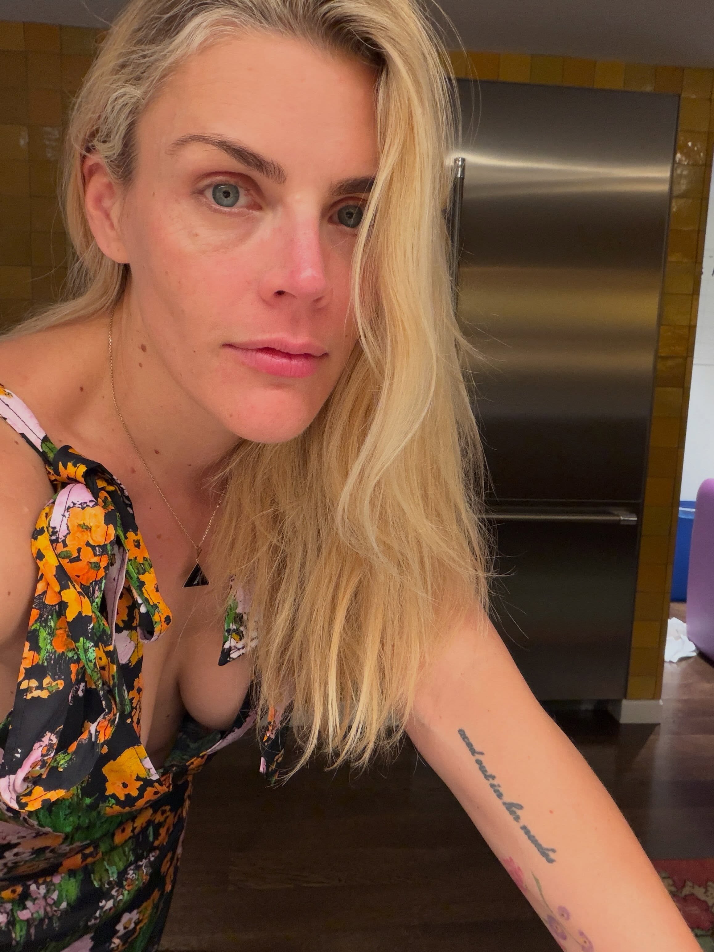 Ever the humorist, Philipps even jokingly asked her neurosurgeon for a brow lift during the operation. He politely declined, but successfully removed the mass on March 2. | Source: Instagram/busyphilipps