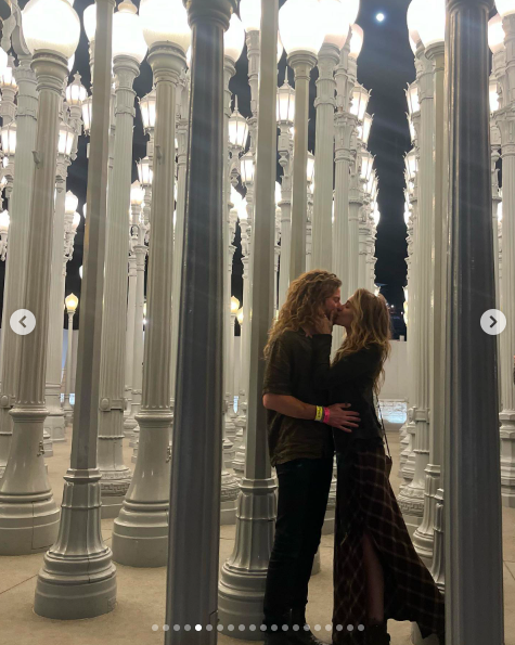 Justin Long and Paris Jackson sharing a kiss, posted on December 6, 2024 | Source: Instagram/parisjackson