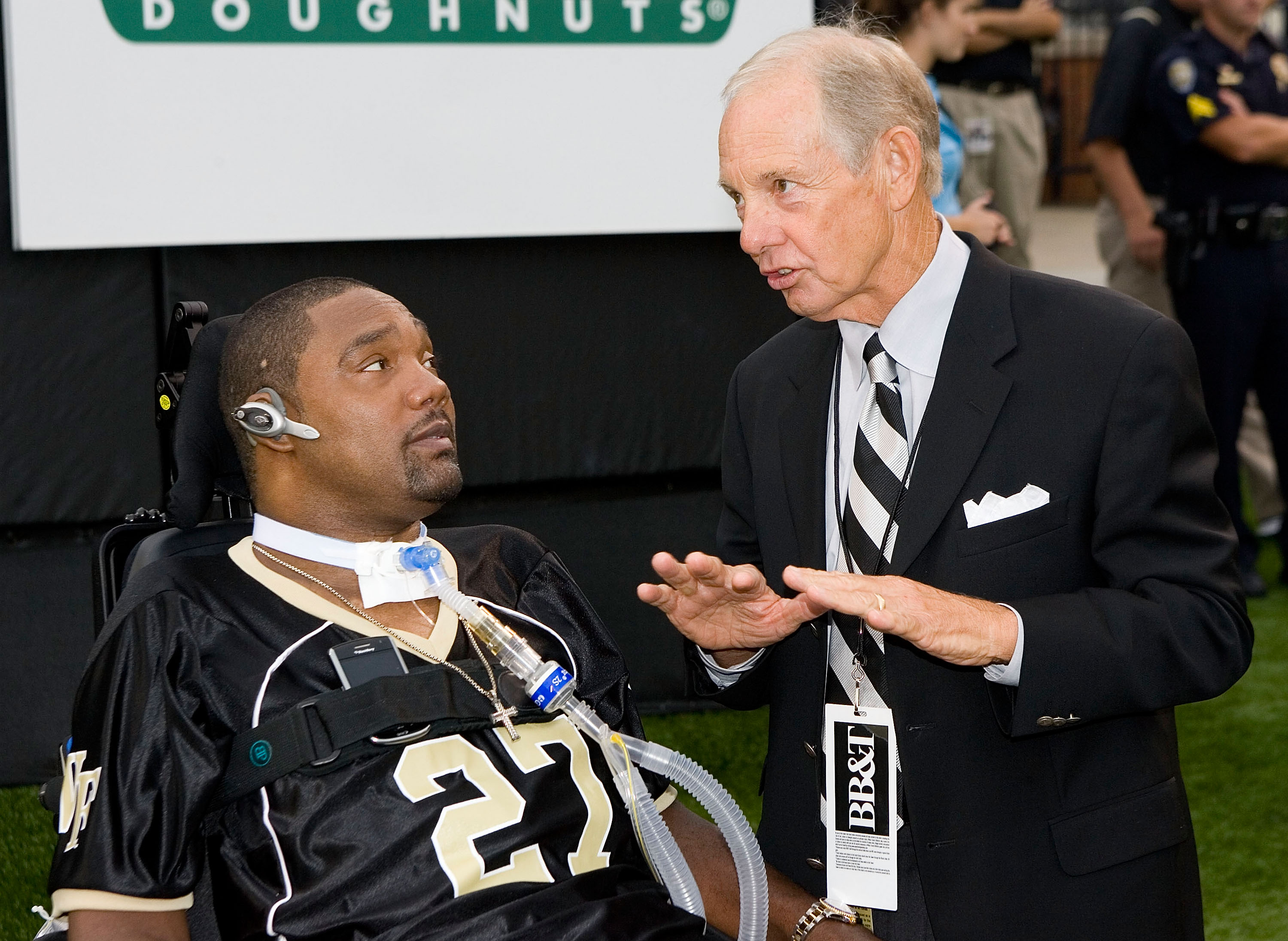 Former Wake Forest Demon Deacon men's basketball coach Dave Odom (right) talks with former basketball player Rodney Rodgers at BB&T Field in Winston Salem, North Carolina on September 19, 2009. | Source: Getty Images