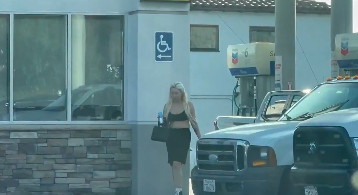 Amanda Bynes spotted out in Los Angeles, showing off her 30-pound weight loss, posted on February 26, 2026. | Source: X/@TMZ