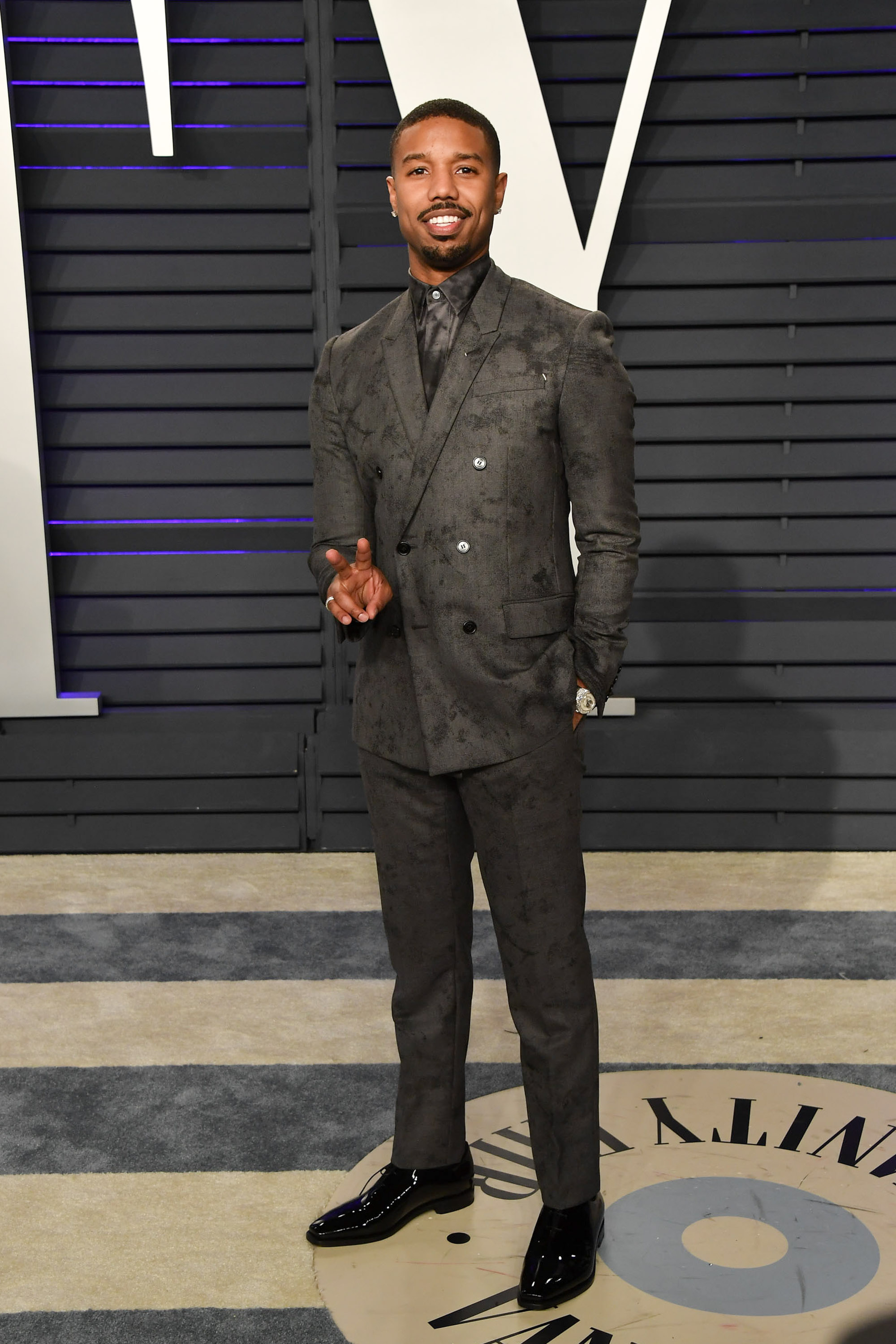 Michael B. Jordan poses with a relaxed stance at the Vanity Fair Oscar Party in Beverly Hills on February 24, 2019 | Source: Getty Images
