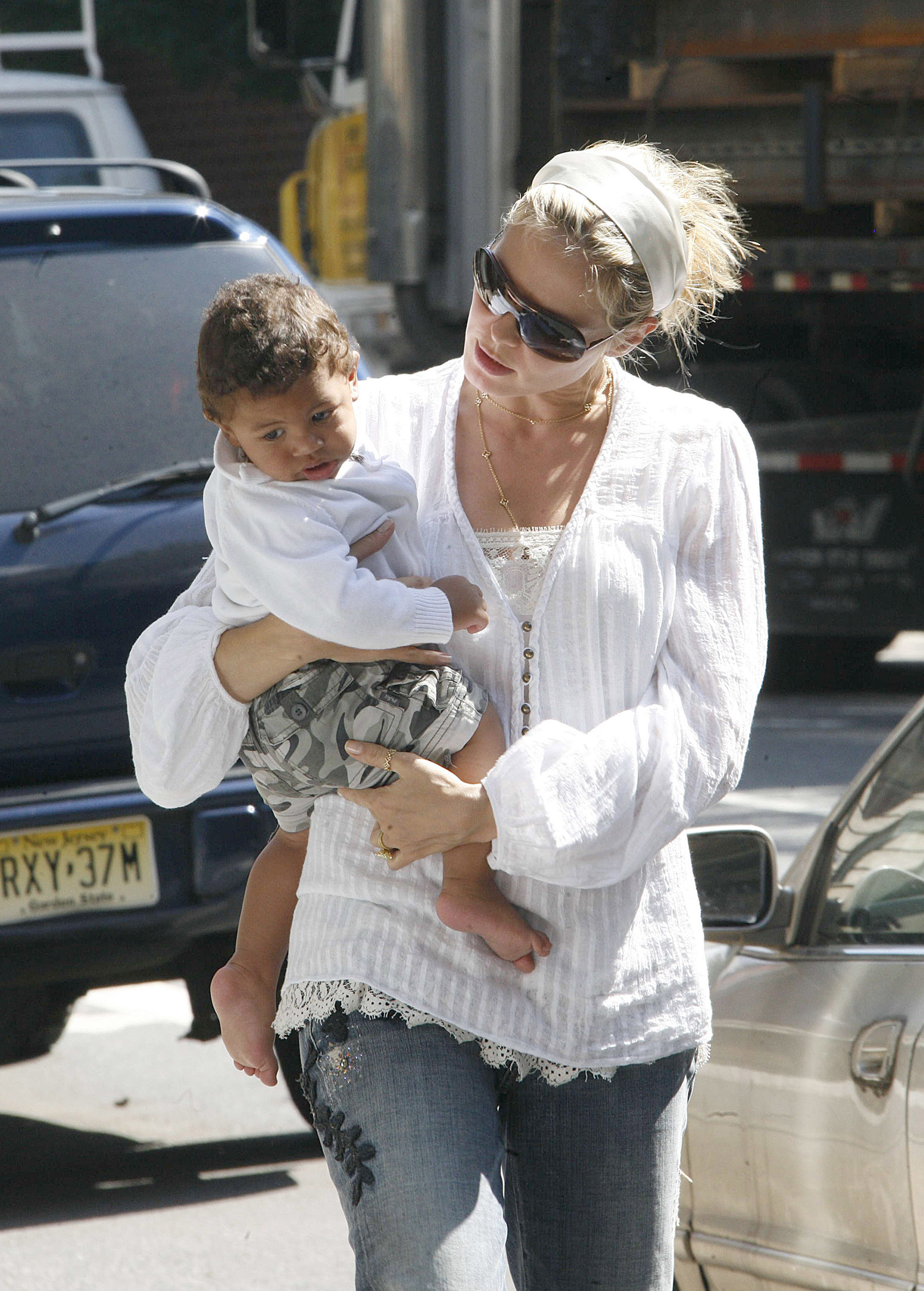 Heidi Klum holds baby Henry Samuel in her arms while walking through West Village, New York City, on June 15, 2006 | Source: Getty Images