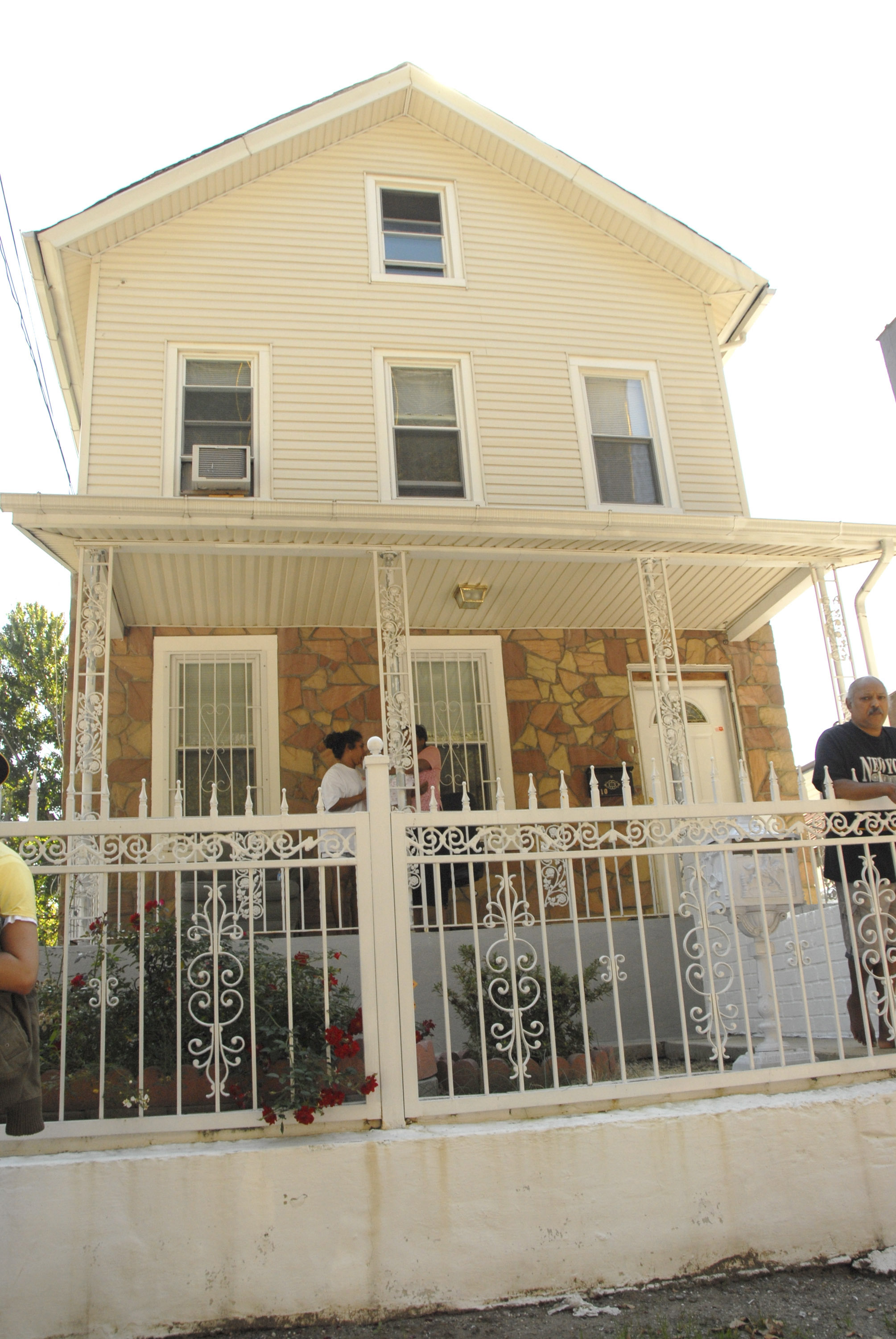 This modest Bronx home is where Jennifer Lopez spent her childhood before rising to become an award-winning singer, actress, and entrepreneur. Growing up here with her family, she developed the determination that would eventually take her from New York's neighborhoods to international stardom. | Source: Getty Images