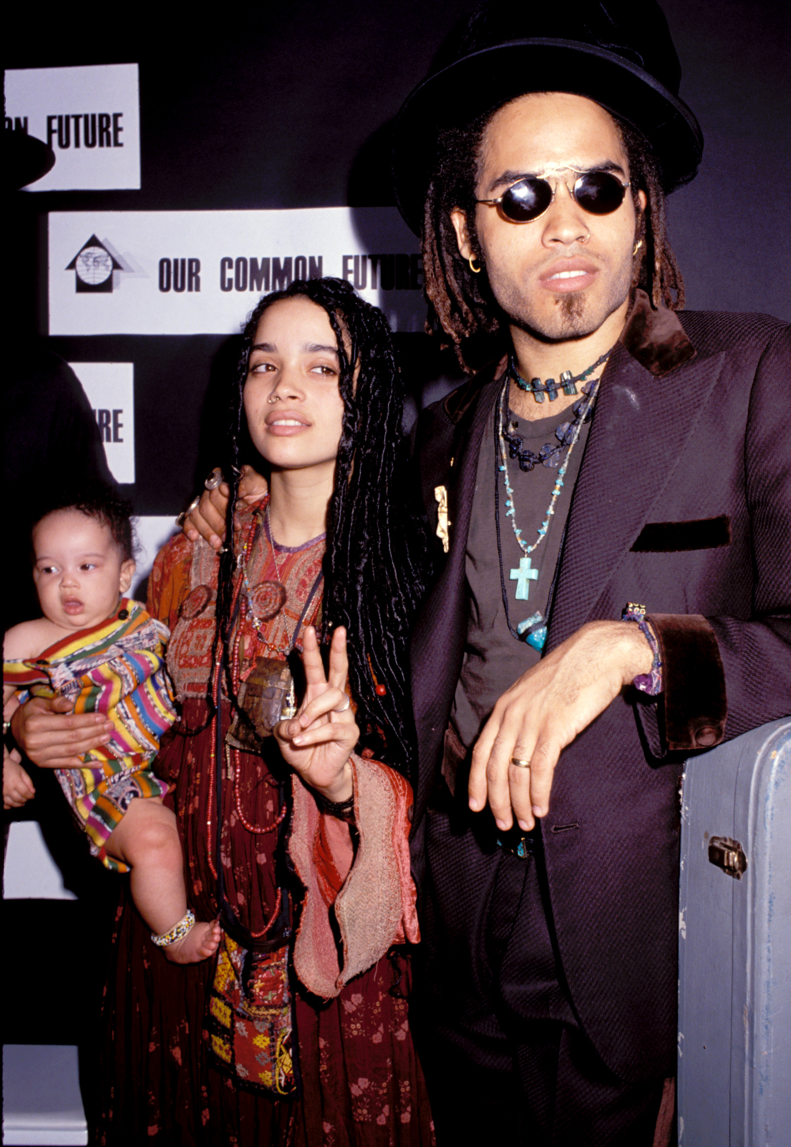 Lenny and Lisa were photographed with young Zoë at New York's Lincoln Center in 1989, when their daughter was still a baby and Lenny was beginning his recording career. | Source: Getty Images