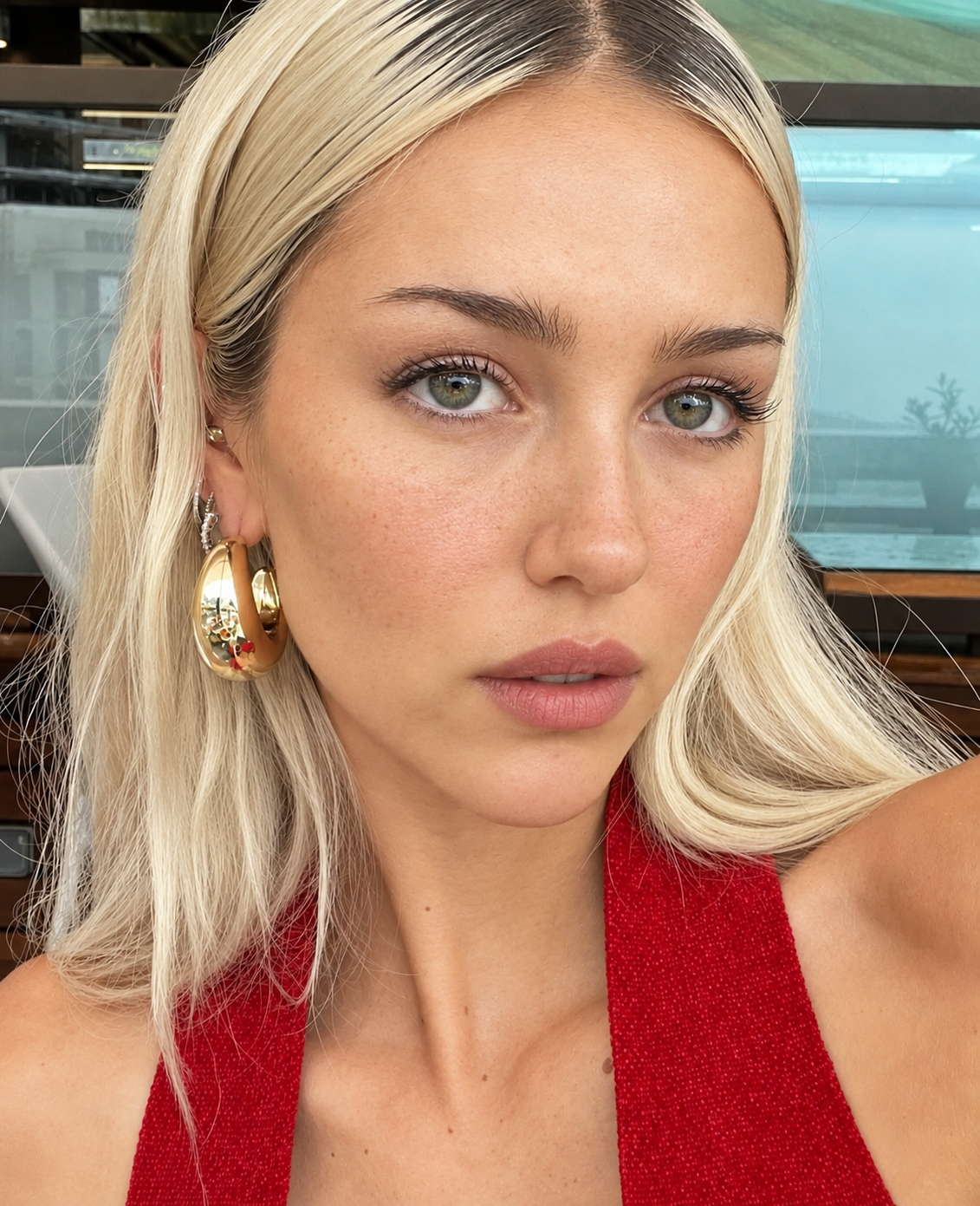 AI depicts Delilah Belle Hamlin with long blonde hair, a natural-looking complexion, softly defined lips, and freckles scattered across her face. | Source: ChatGPT