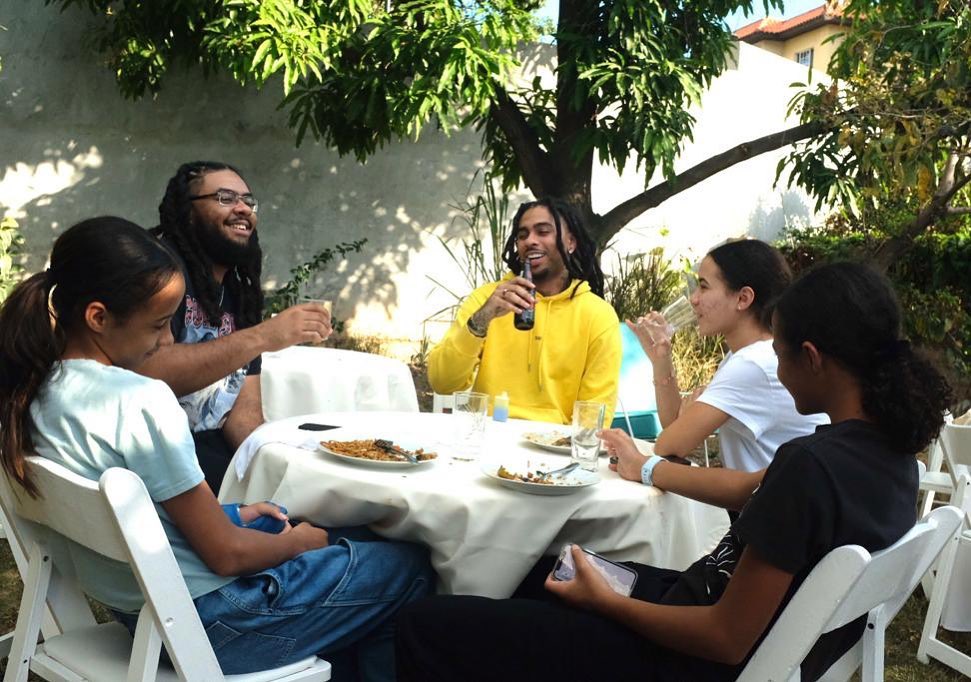 Shaggy’s family gathers around a table for an outdoor meal | Source: Instagram/direalshaggy