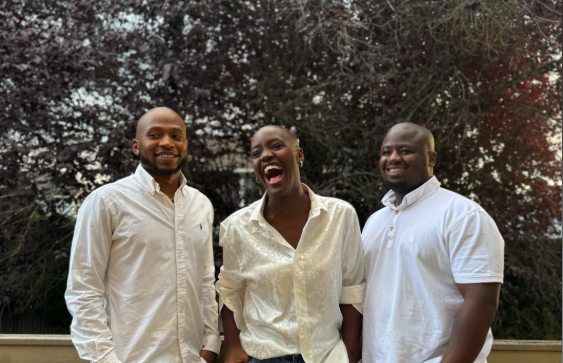 Carrie Everett laughing and smiling with loved ones, posted on September 13, 2025. | Source: GoFundMe/Help Carrie beat cancer!