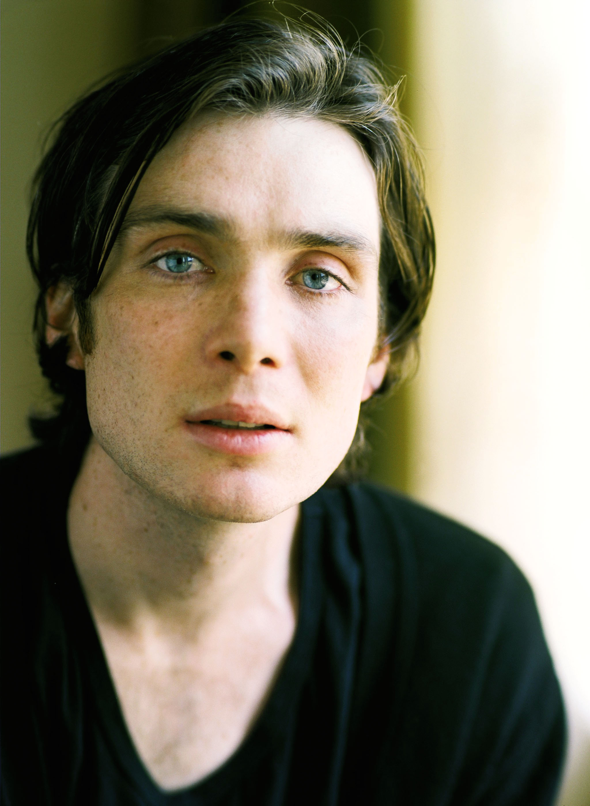 Cillian Murphy posed for a portrait in Los Angeles, California, on March 4, 2007, during a photo session that captured the actor early in his Hollywood career. The striking image highlighted his signature blue eyes, youthful features, and understated style, offering a timeless look at Murphy before many of his most celebrated performances.