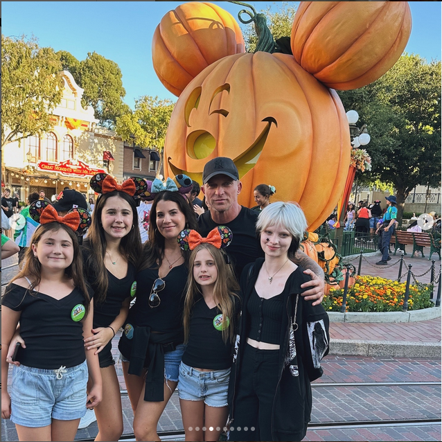 Steve Burton with Michelle Lundstrom and their kids, from a post dated April 8, 2025 | Source: Instagram/themoneymichelle