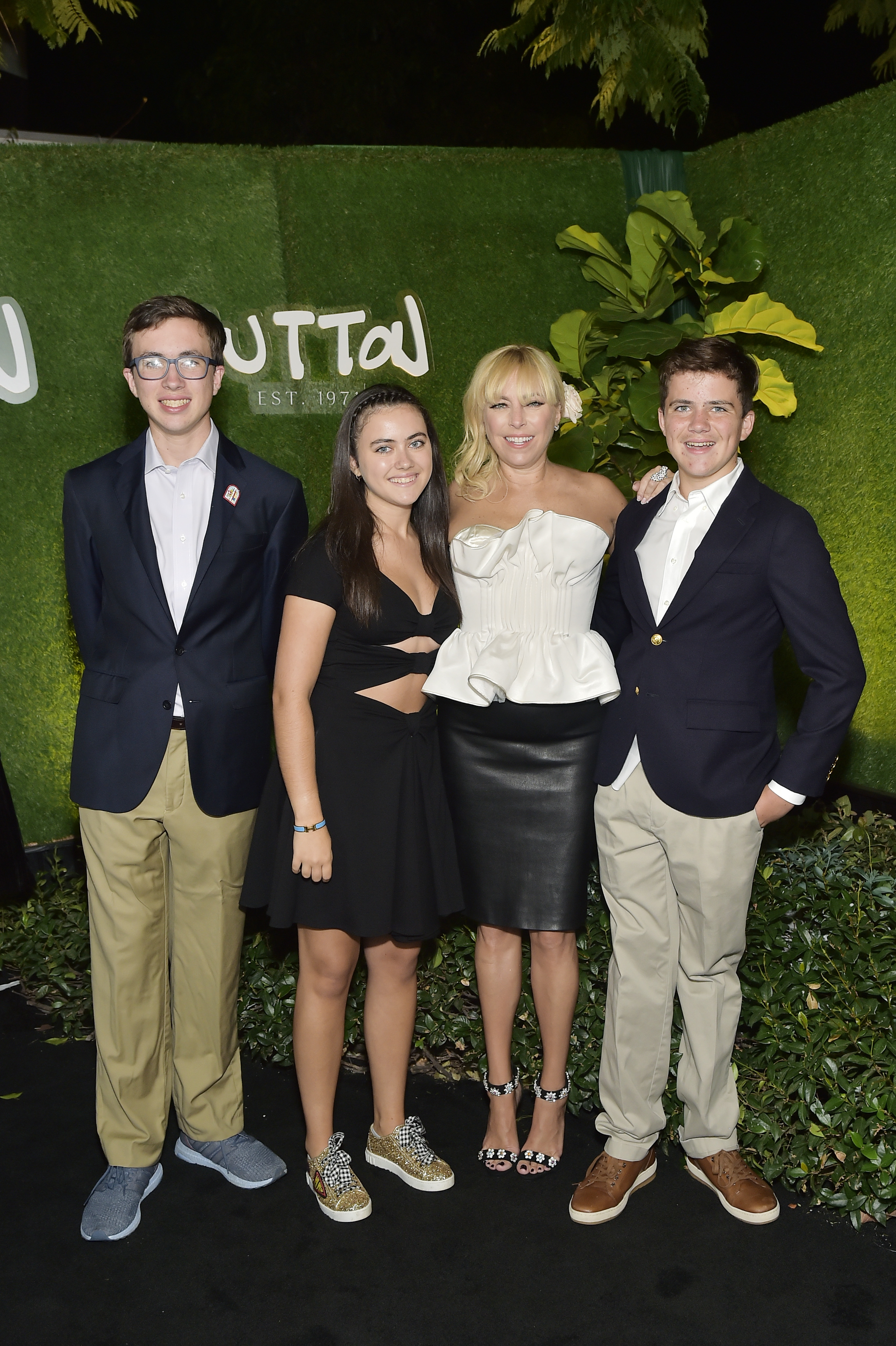 Sutton Stracke and children on September 26, 2019 in West Hollywood, California. | Source: Getty Images